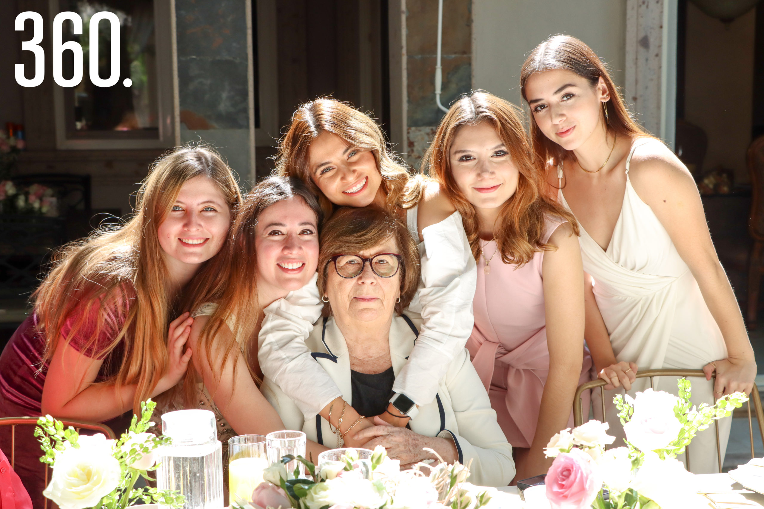 Miriam Cabello, Nora Vallarta, Delia Mendoza, Elizabeth Cabello, Betty y Karla Vallarta.