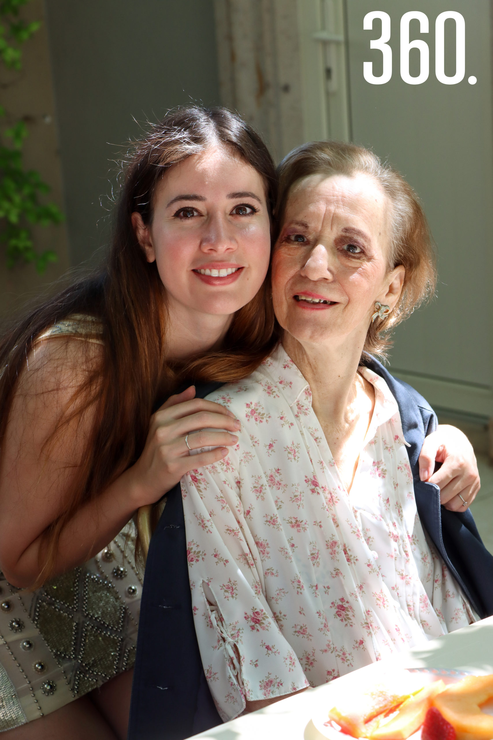 Nora Vallarta y Lety Corona.