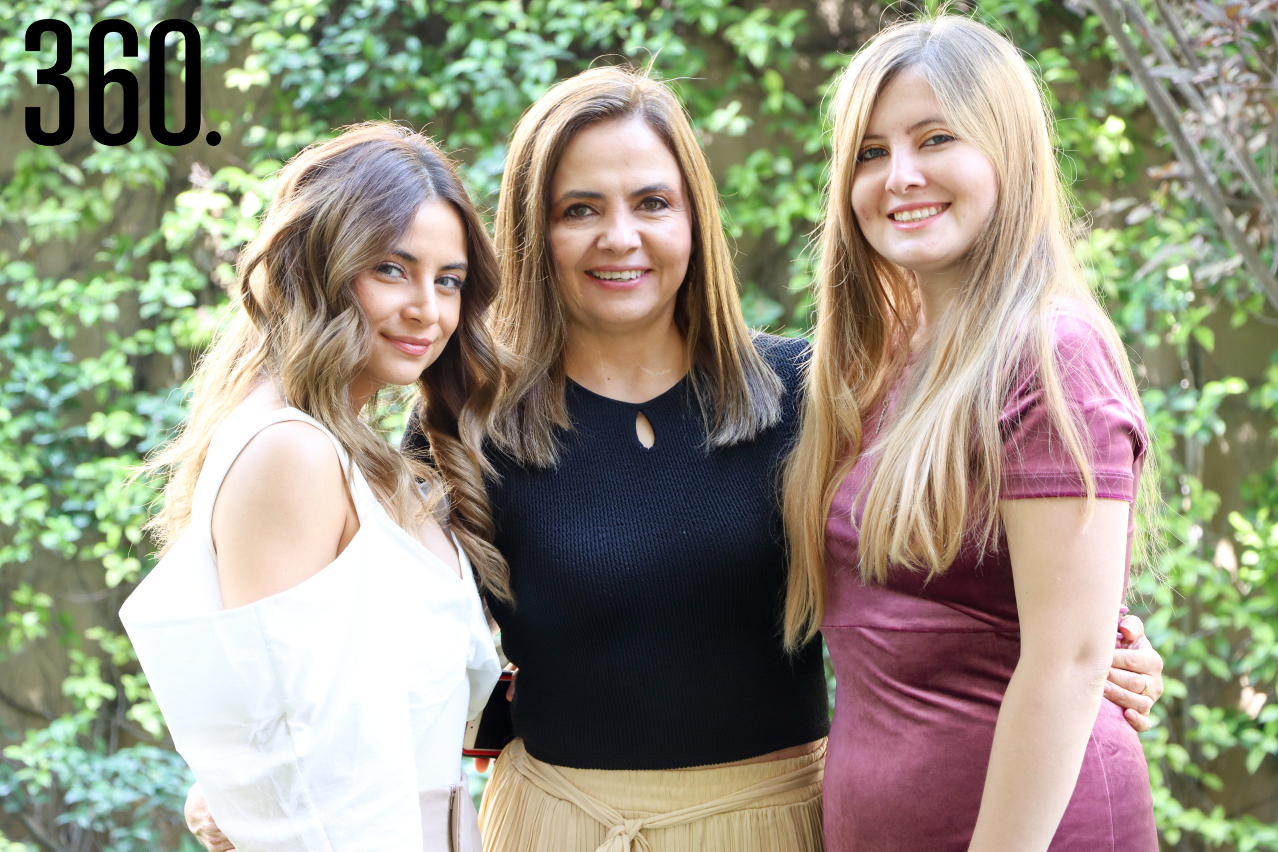 Elizabeth Cabello, Liz Vallarta y Miriam Cabello.
