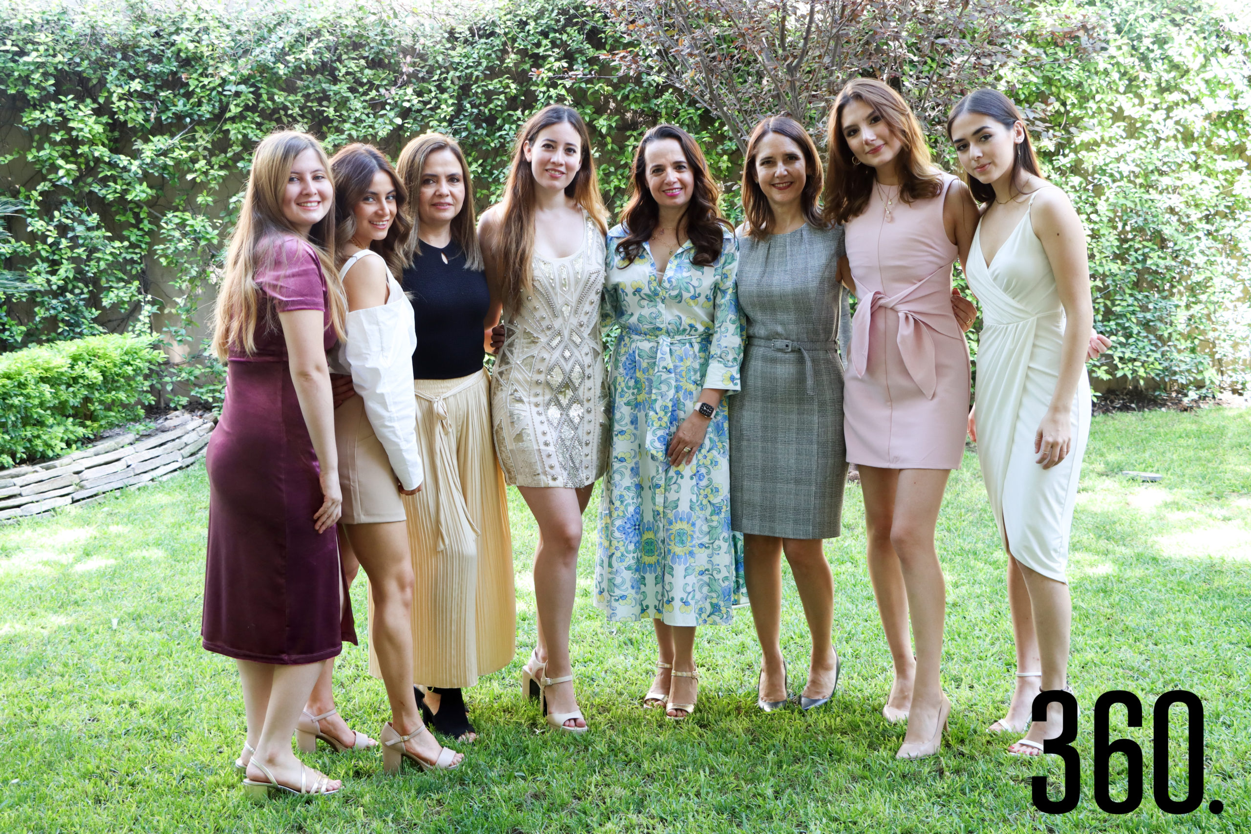 Miriam Cabello, Elizabeth Cabello, Liz Vallarta, Nora Vallarta, Nora Martínez, Betty Cárdenas, Betty y Karla Vallarta.