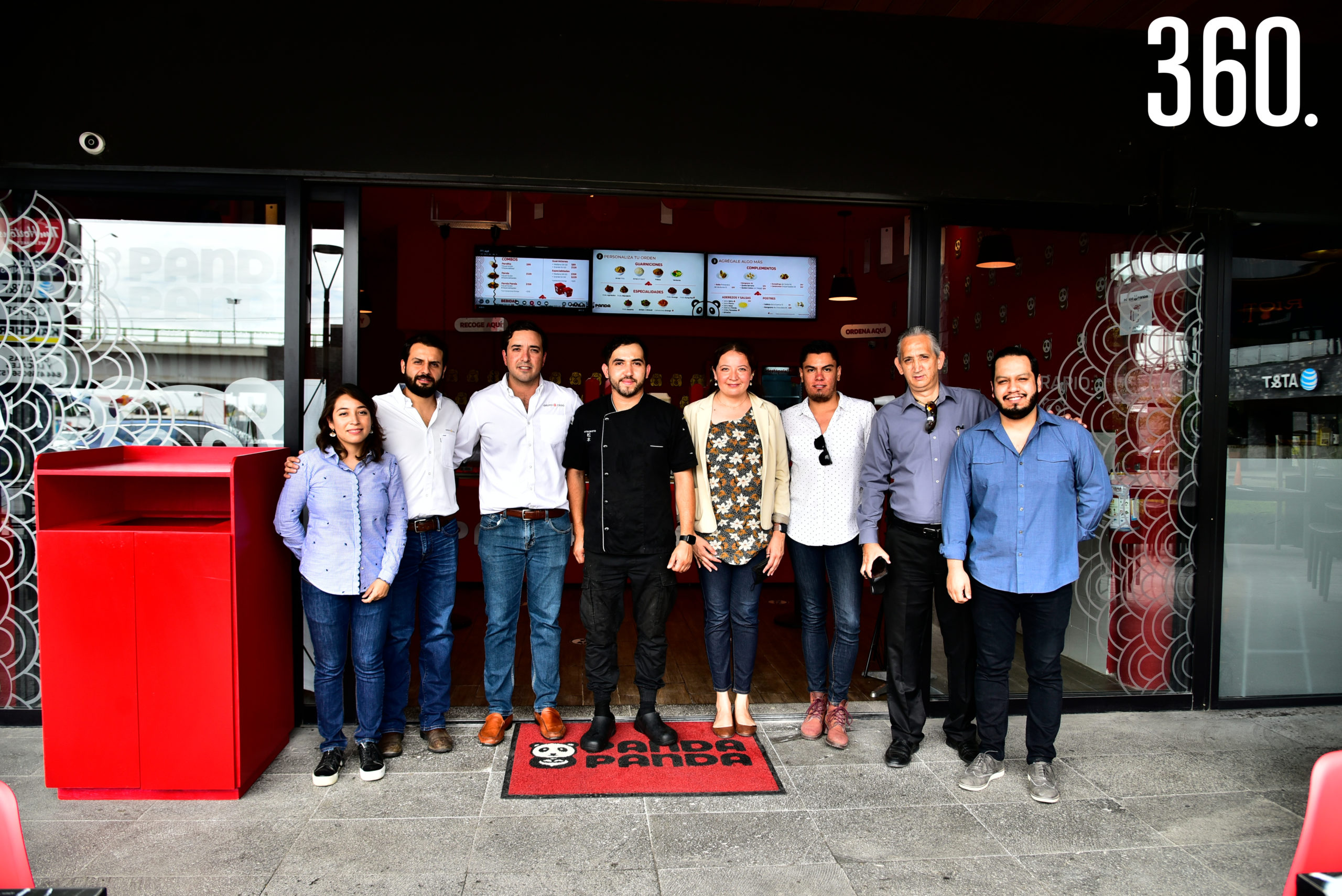 Cecilia García, Rodrigo Ruvalcaba, Chuy César, chef Mario Valdez, Alejandra González, Luis Ricalde, Víctor Gómez y Héctor Montañez.