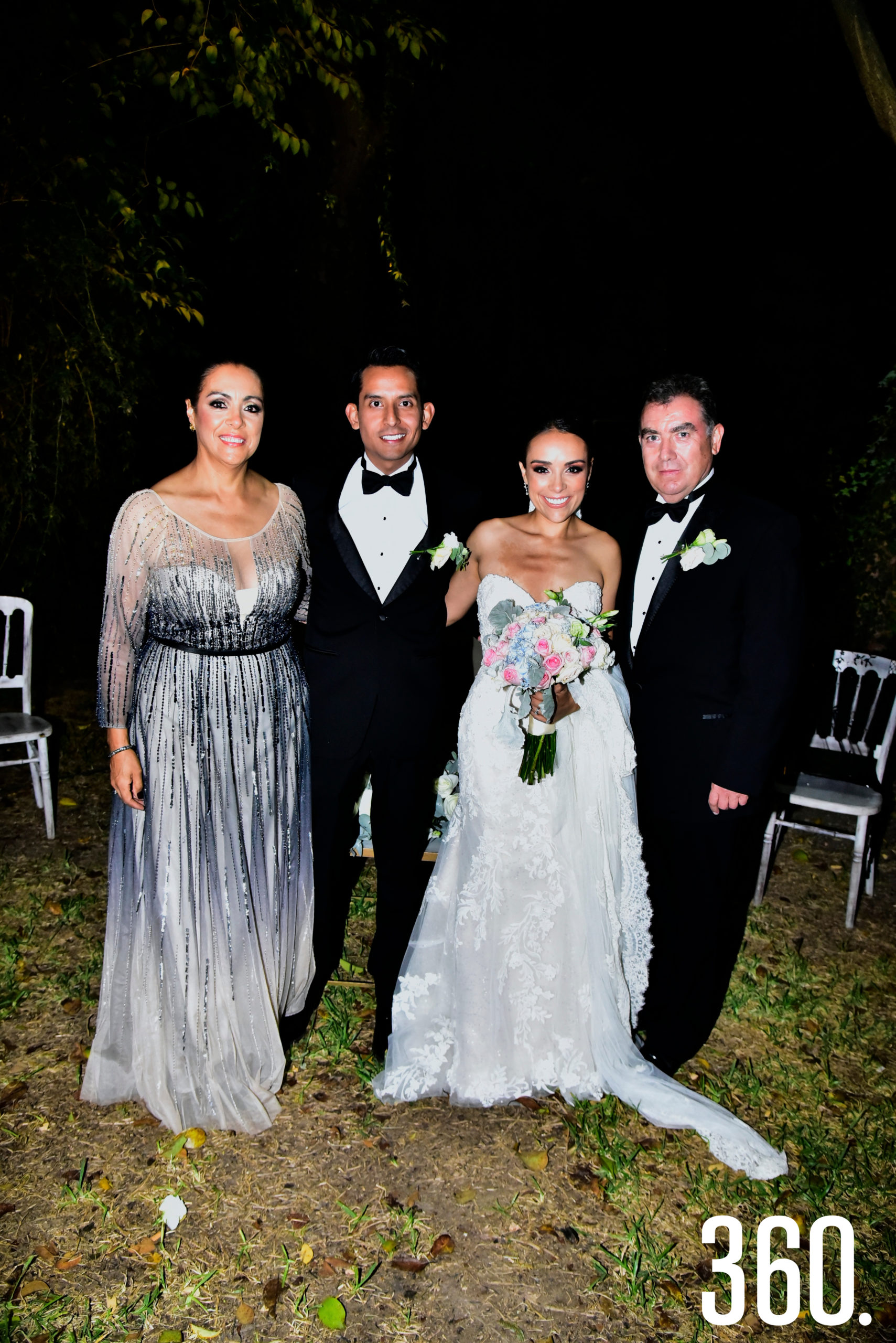 Luis Eduardo López y María Fernanda Molina con sus papás Luz Elena Berrueto y Arnoldo Molina.