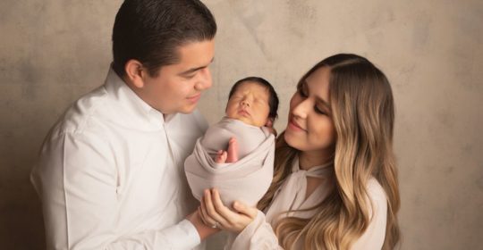 Diego Alejandro con sus papás.