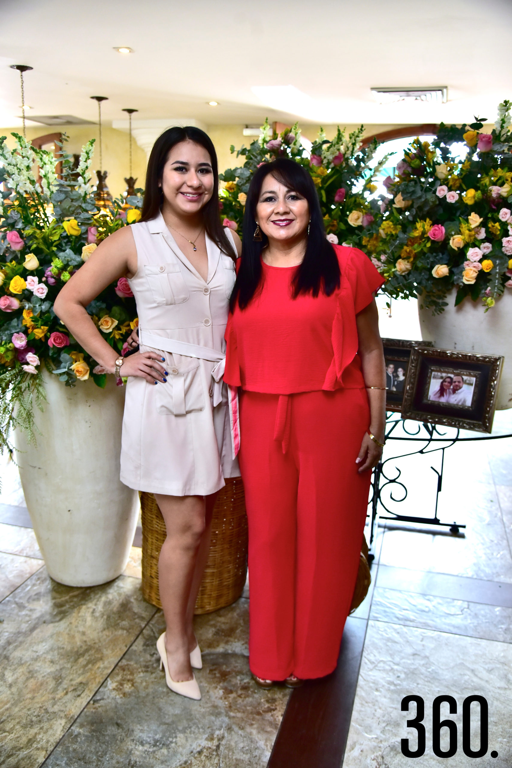 Abril Carrillo y Lourdes Santillán.