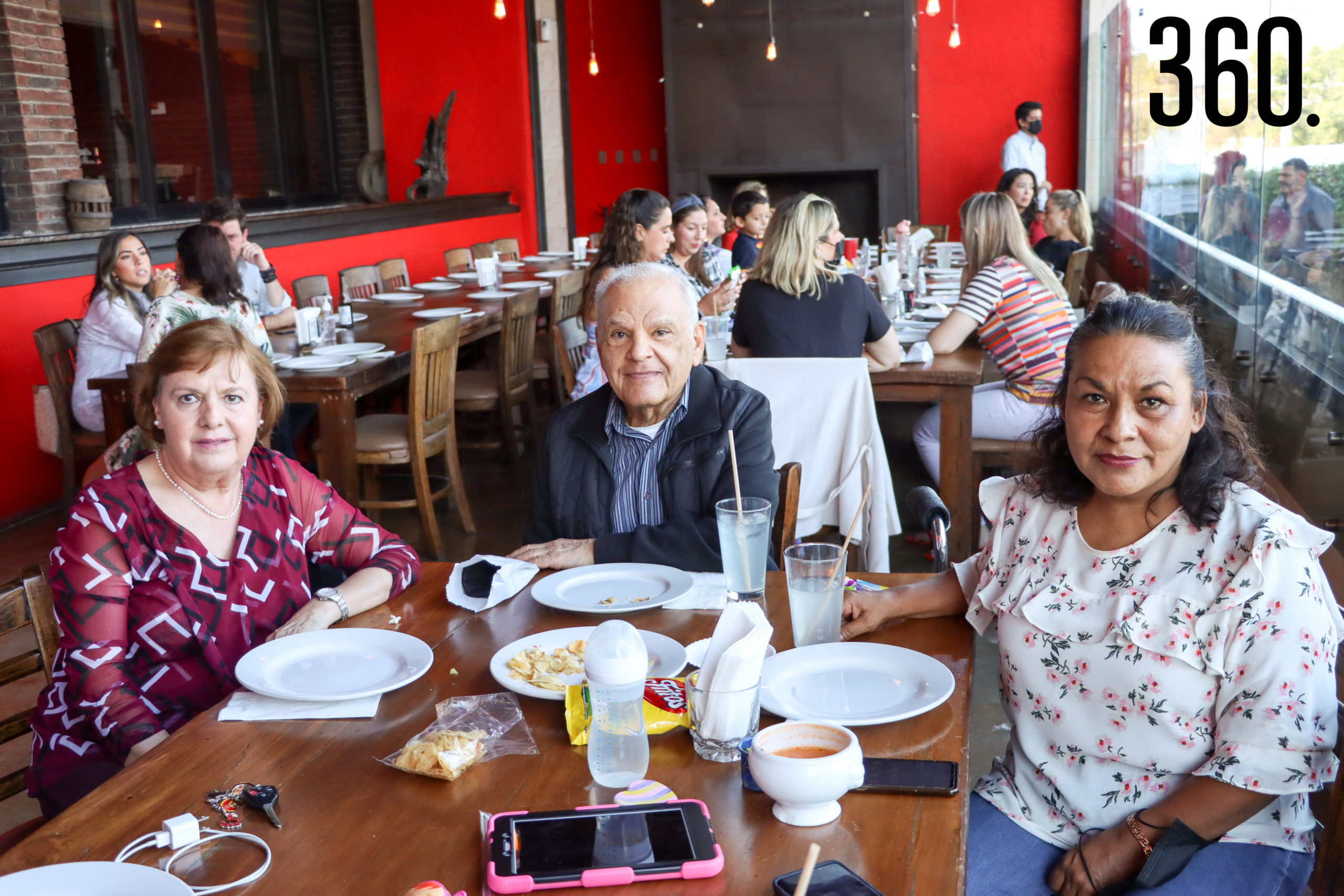 Ana María Villalobos, Emilio Abugarade y Dolores Pérez, abuelos de José Pablo.