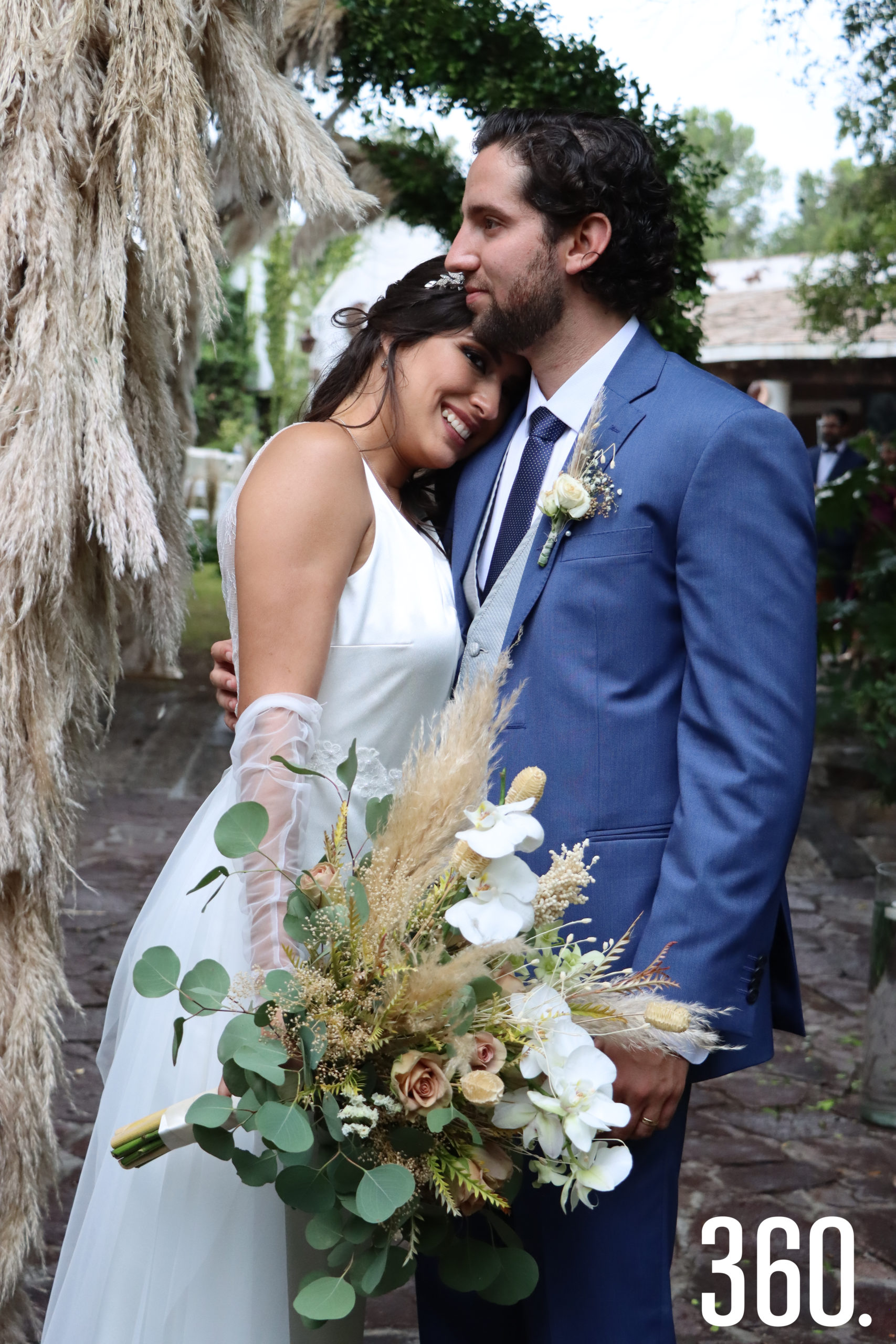 Ricardo Aguirre González y Karen Mijares Berumen recibieron el sacramento matrimonial en la iglesia de San Isidro Labrador en Arteaga, Coahuila.