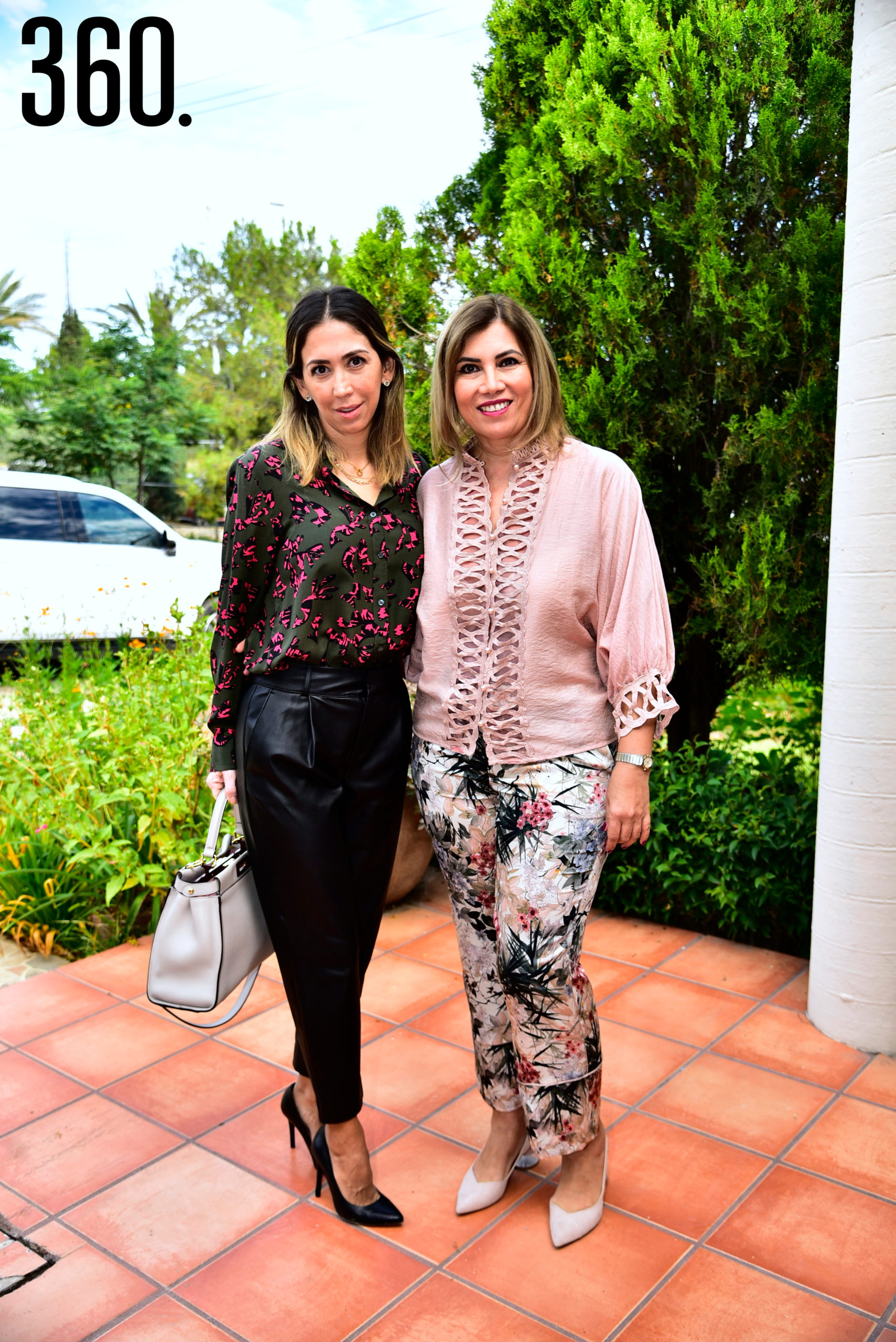 Sara Lozano y Nora Farías.