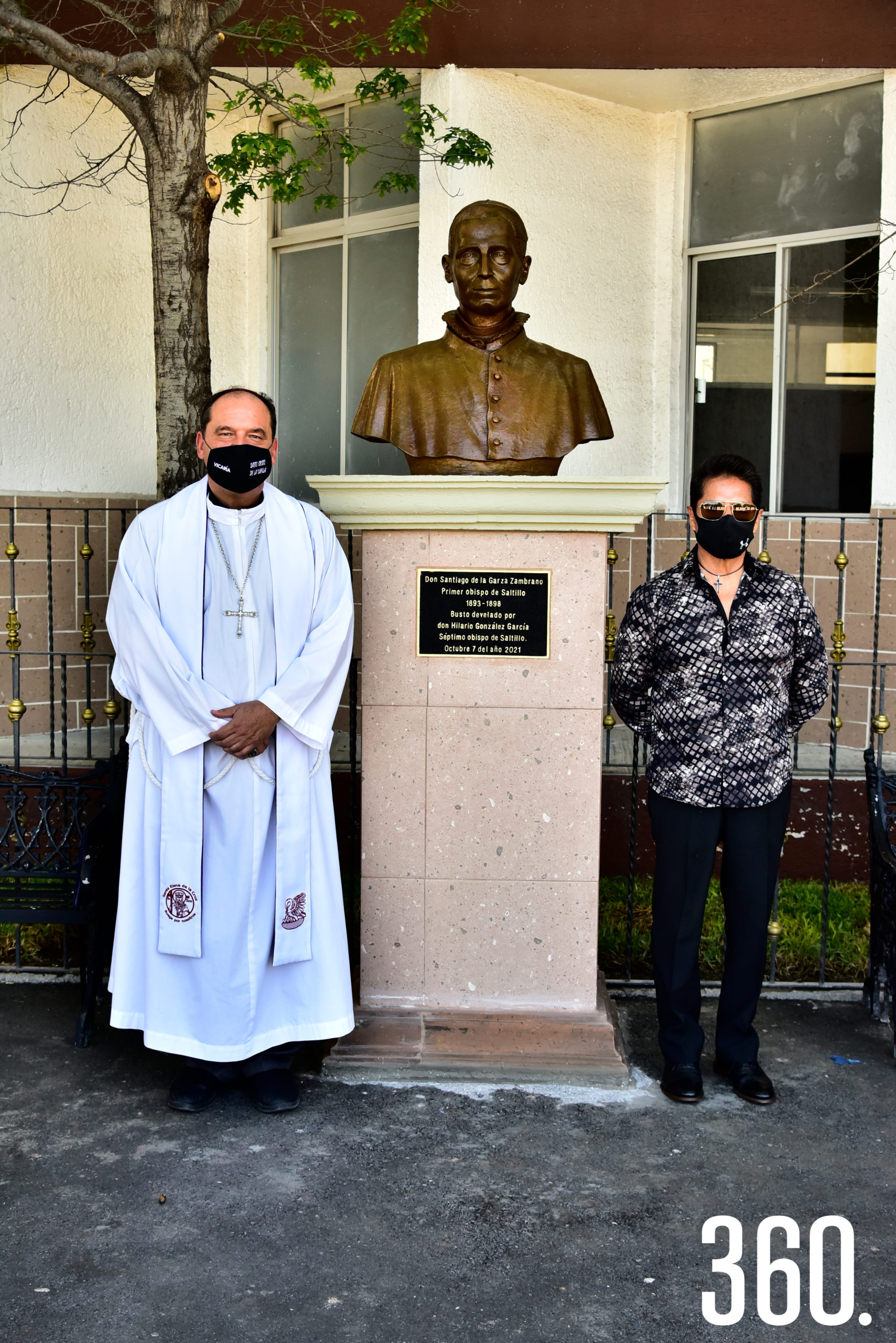 Obispo Hilario González García y el maestro Juan Antonio Lugo Villegas.