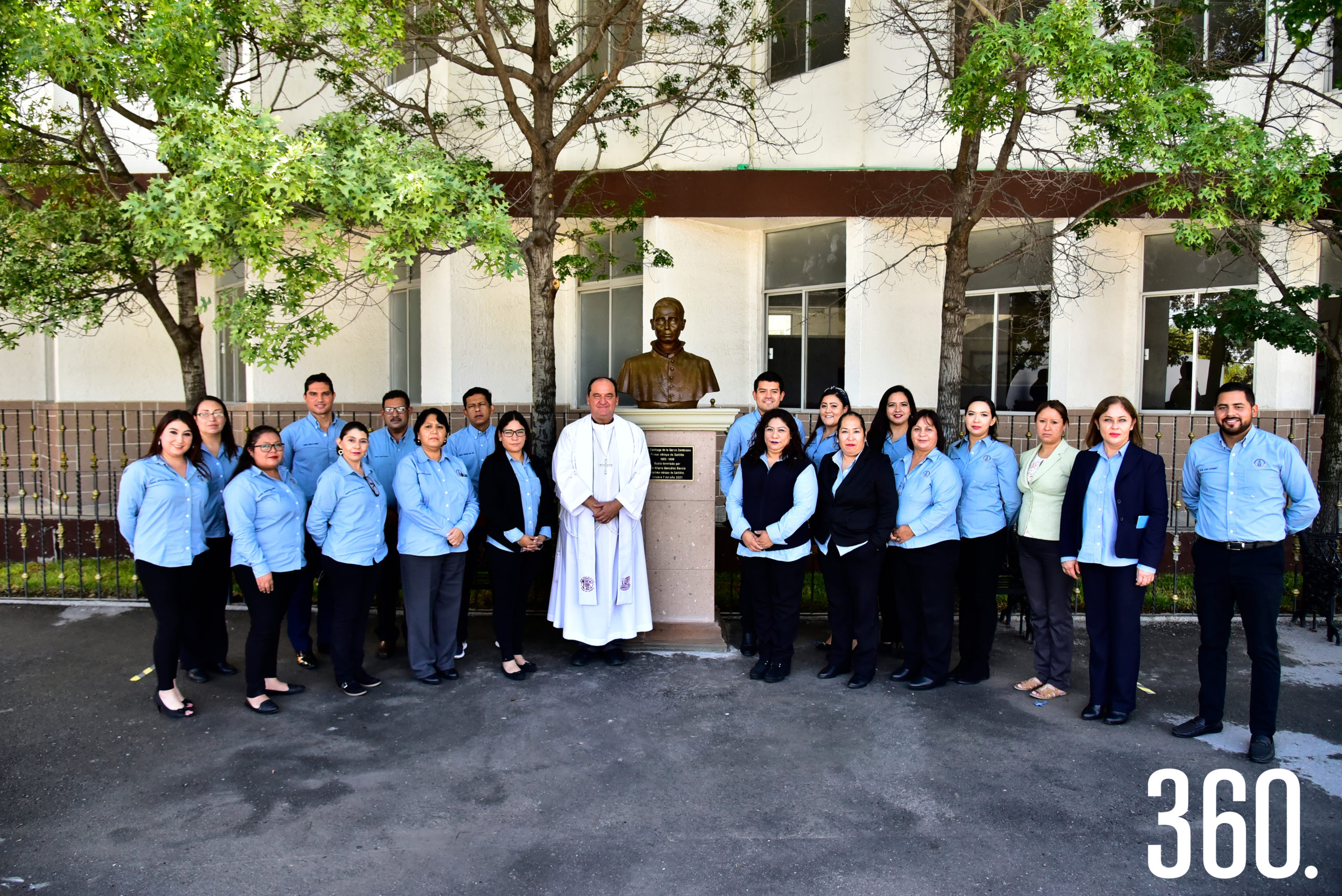 El Obispo Hilario González García y docentes del nivel secundaria del Colegio San José, Marcela de la Rosa, Rocío Silva, Verónica Guillermo, Diego Aguilar, Claudia Aguilar, Juan Antonio Ortiz, Guadalupe Mena, César Del Río, Guadalupe Reyes, Monseñor Hilario González, Cesar Ruiz, Ana Luisa Vázquez, Imelda Cedillo, Juanita Cortes, Ana Laura Esquivel, Lucia Cedillo, Fabiola Peña, Elvia López, Diana Pérez y José Vásquez.