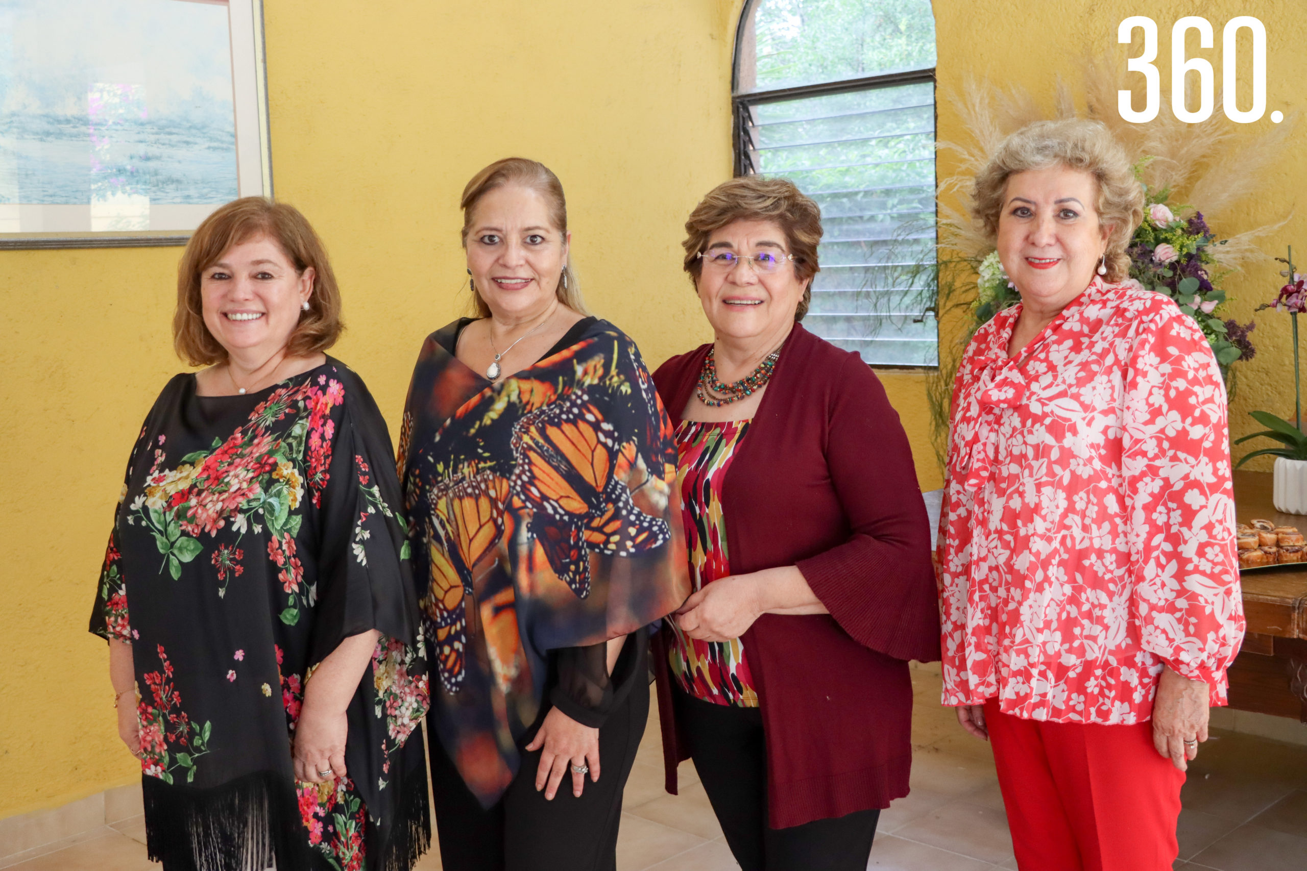 Hilda López, Lili Melo, Vange Vidales y Nena Garza, mesa directiva saliente.