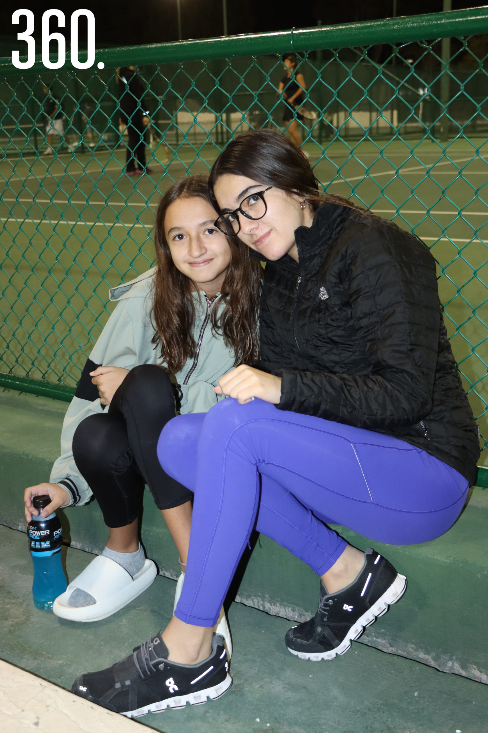 Romina y Camila Valdés.