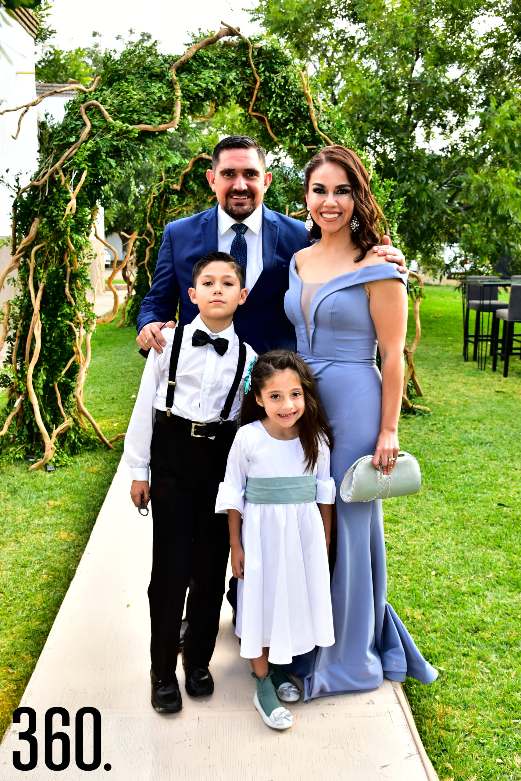 Jorge Flores, Alejandra Vásquez, Gael Flores y Michel Flores.