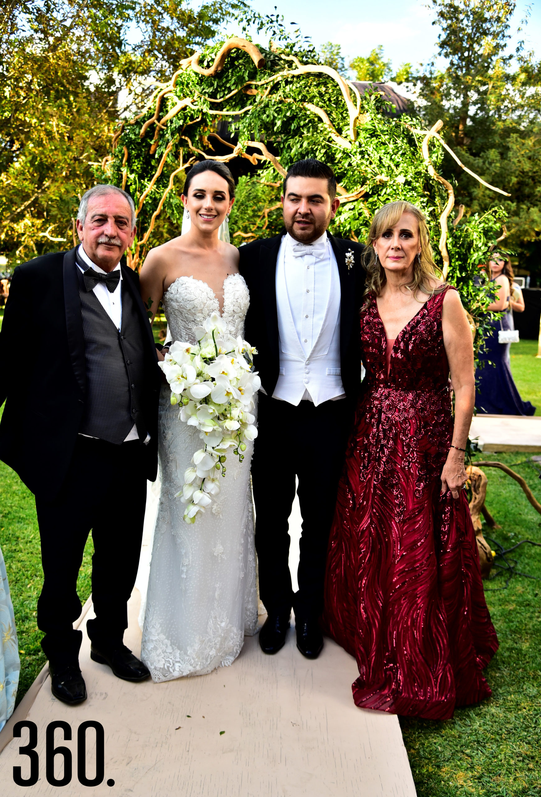 José Alfredo Martínez De Peña y Paola Pepi Valdés con sus papás Ana Isabel Valdés y Héctor Miguel Pepi.