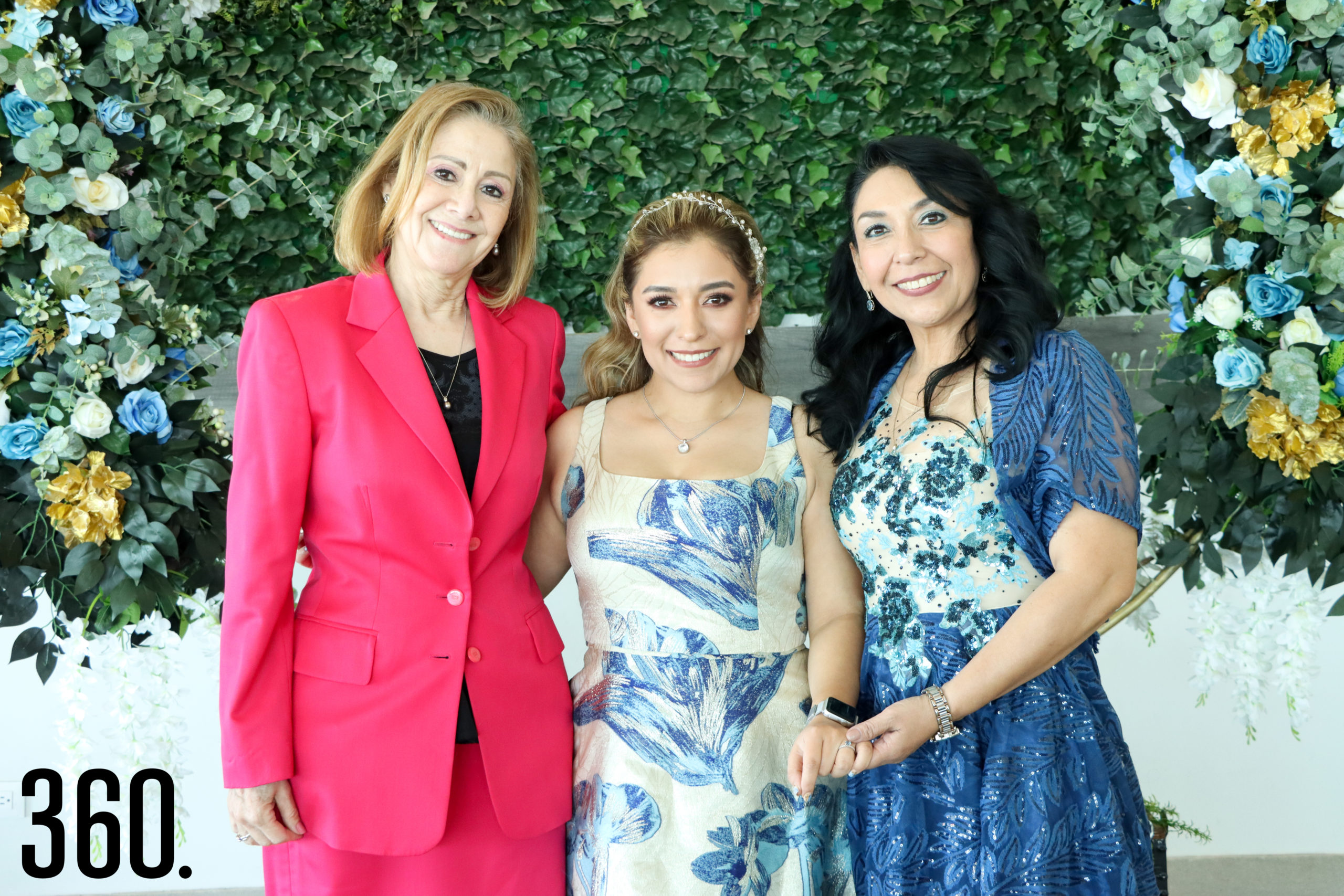 Aline con su suegra y madre, Alma Aguirre y Aline Vargas.