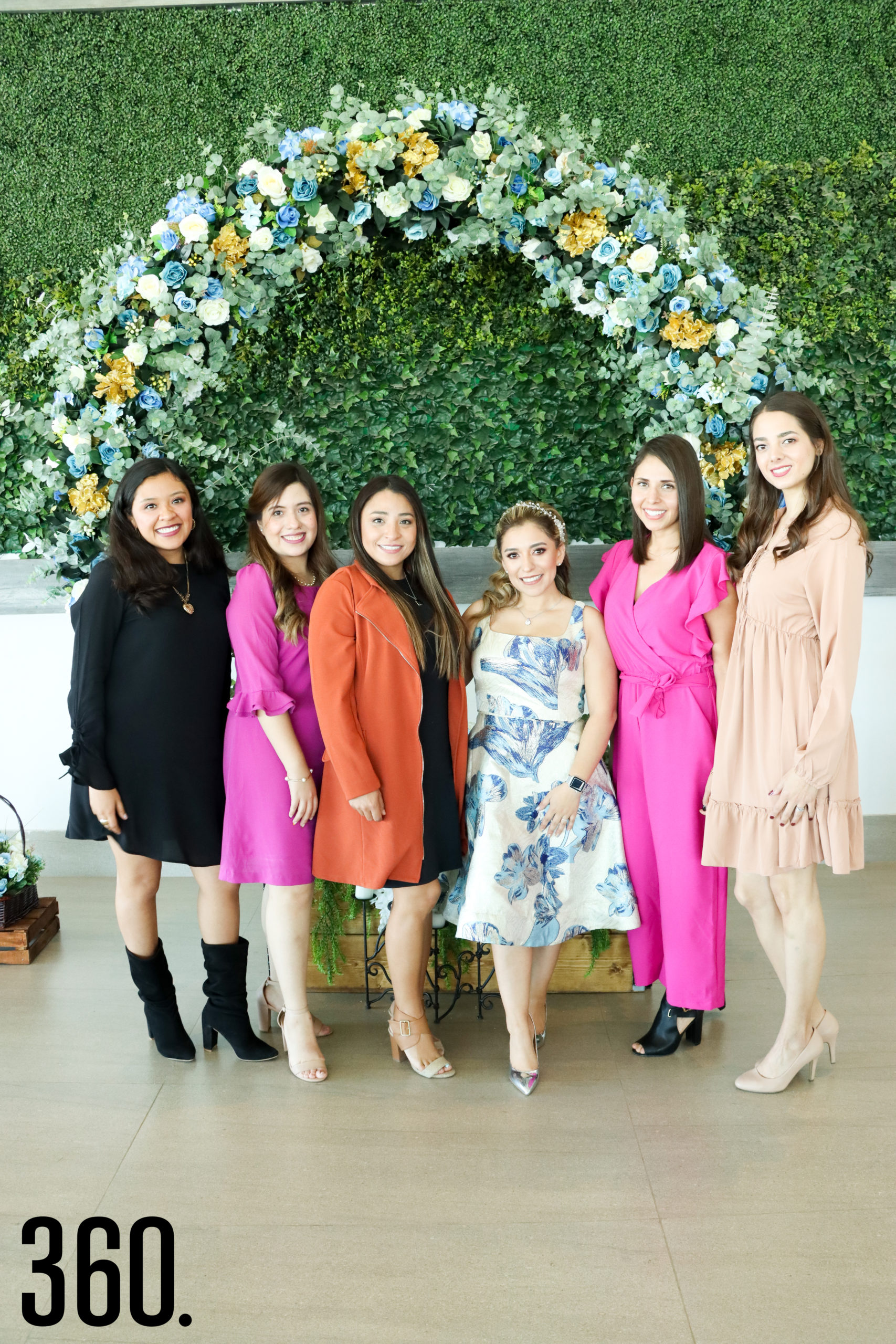 Aline con Alejandra Pintor, Anna Méndez, Cindy Vásquez, Ilse Alvizo y Cecy Loyo.