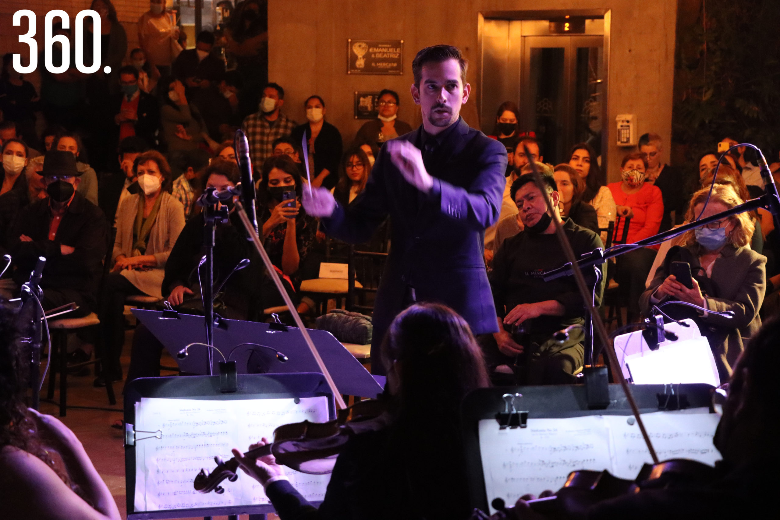 El maestro Javier González Camero dirigió el Ensamble de la Orquesta Filarmónica del Desierto de Coahuila