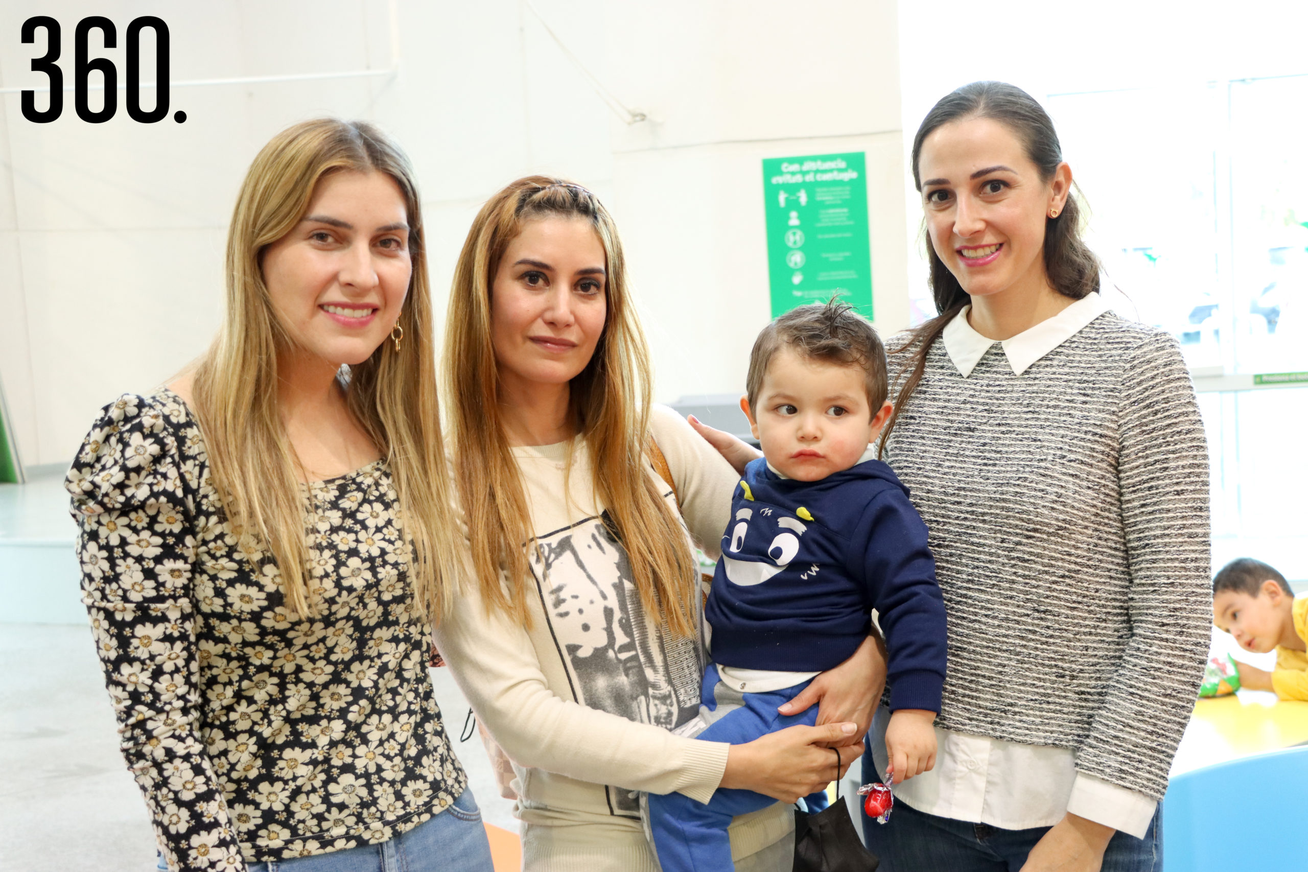 Mponica Lozano, Ireri Vargas, Carlos Woo y Carolina Sánchez.