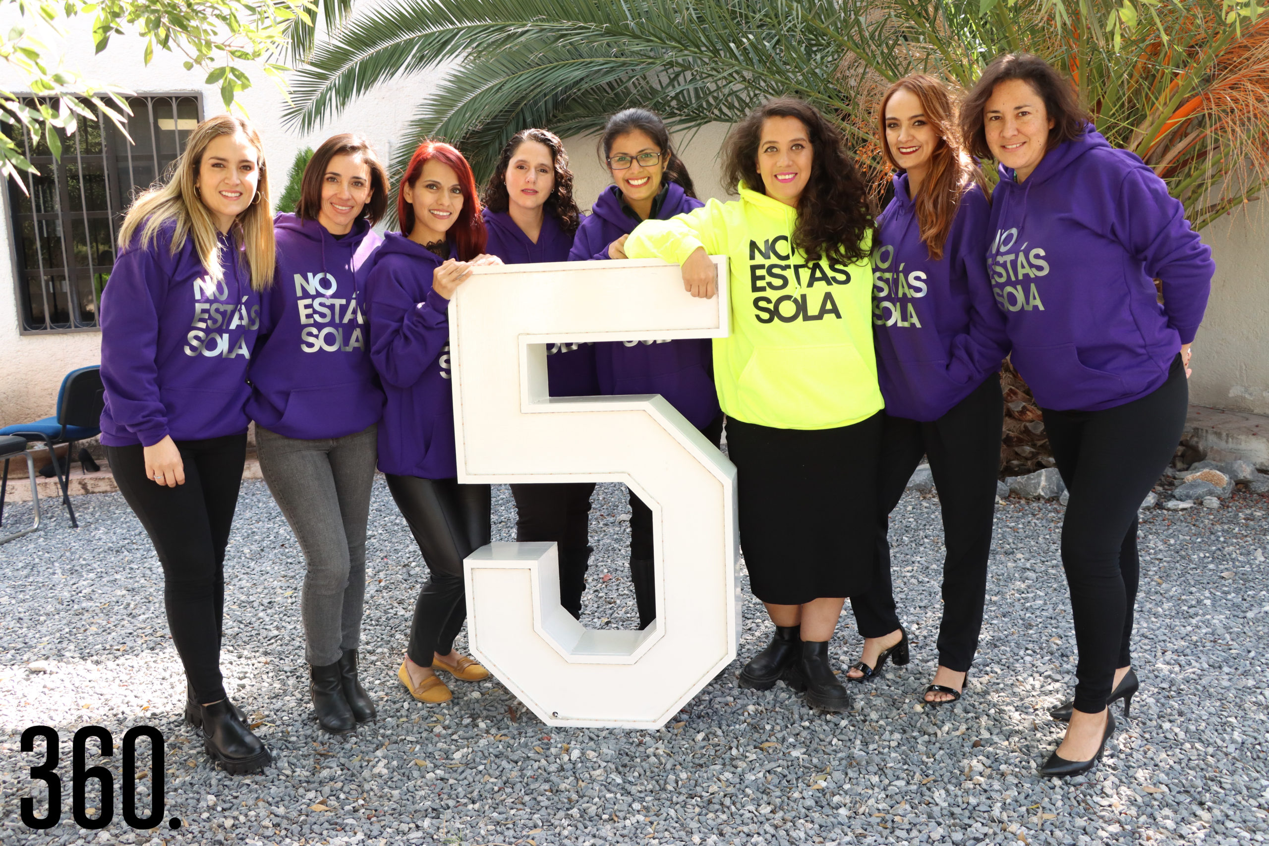 Ale Peart con Lorena González, Dora Berlanga, Dennise Charles, Maricarmen Urrieta, Elena Hernández, Daniella Monarez e Irene Musso.