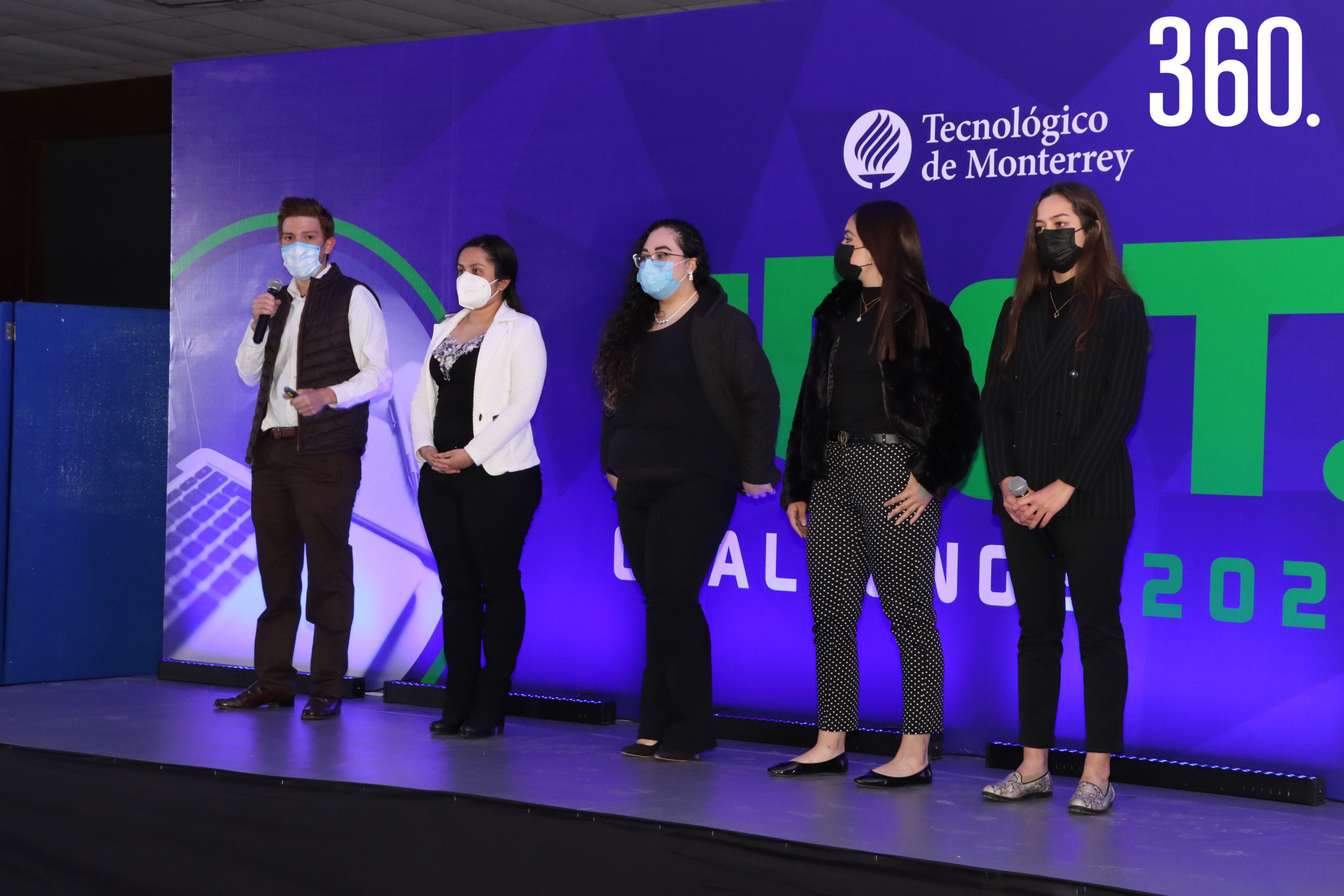 Daniel Sánchez, Scarlett Hernández, Eunice Oyervides, Victtoria Dávila y Laura Colunga presentaron su proyecto de negocio llamado “Shotlife”.