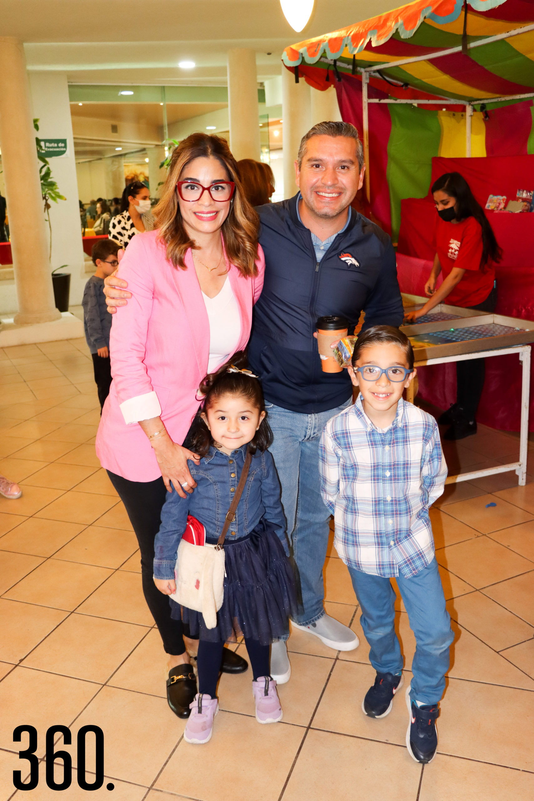 Janny de Ibarrarán, Gonzalo, Vanessa y Gonzalo Ibarrarán.