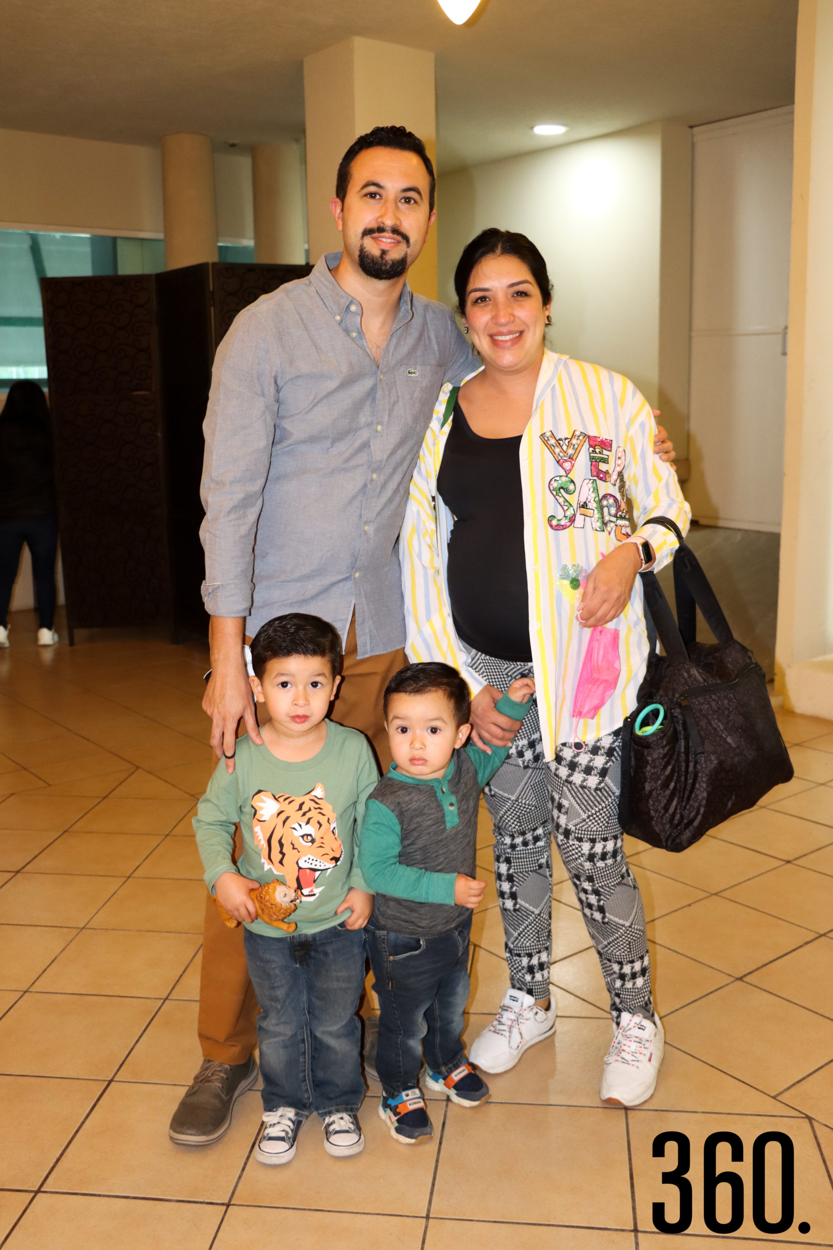 Rogelio López, Mariana Treviño, Rogelio y Gabriel López.