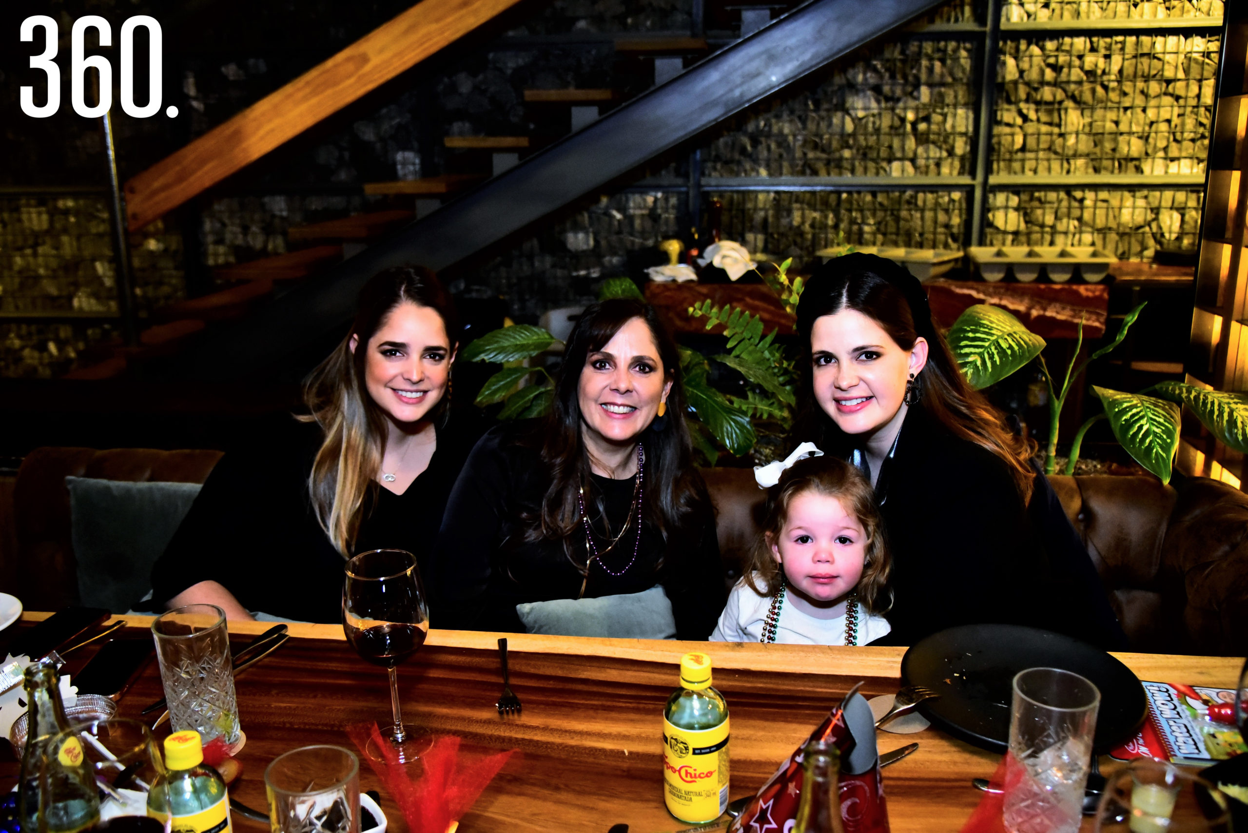 Daniela García, Pilar y Sofía González, y Amalia García.