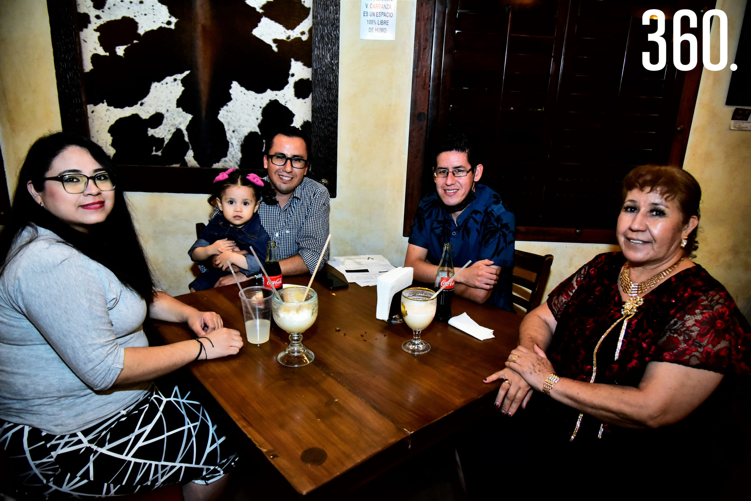 Karen Córdova, Inés, Nefid y Ricky González, y Juanita Sandoval.