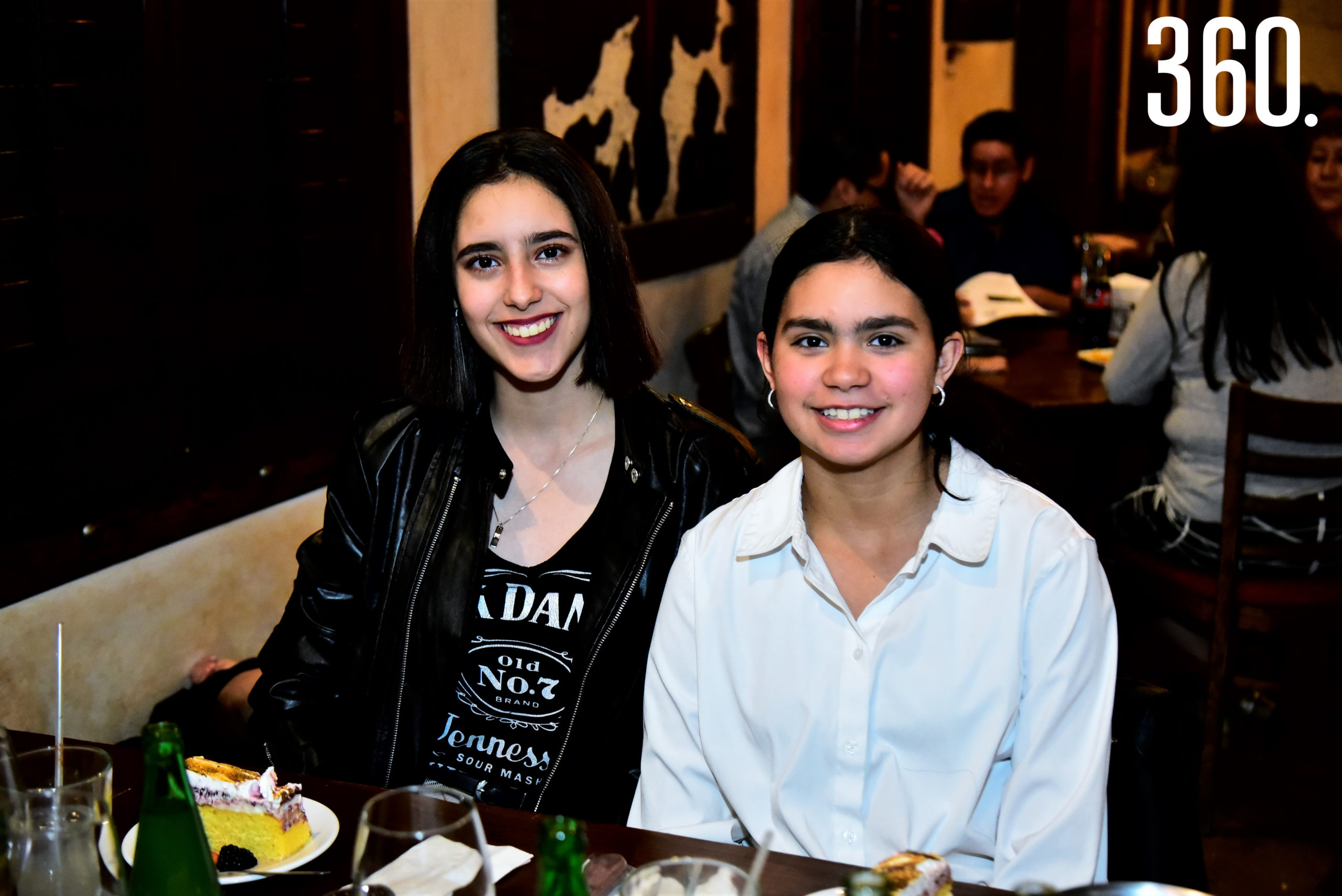 Mariela y María Sofía Lozoya.