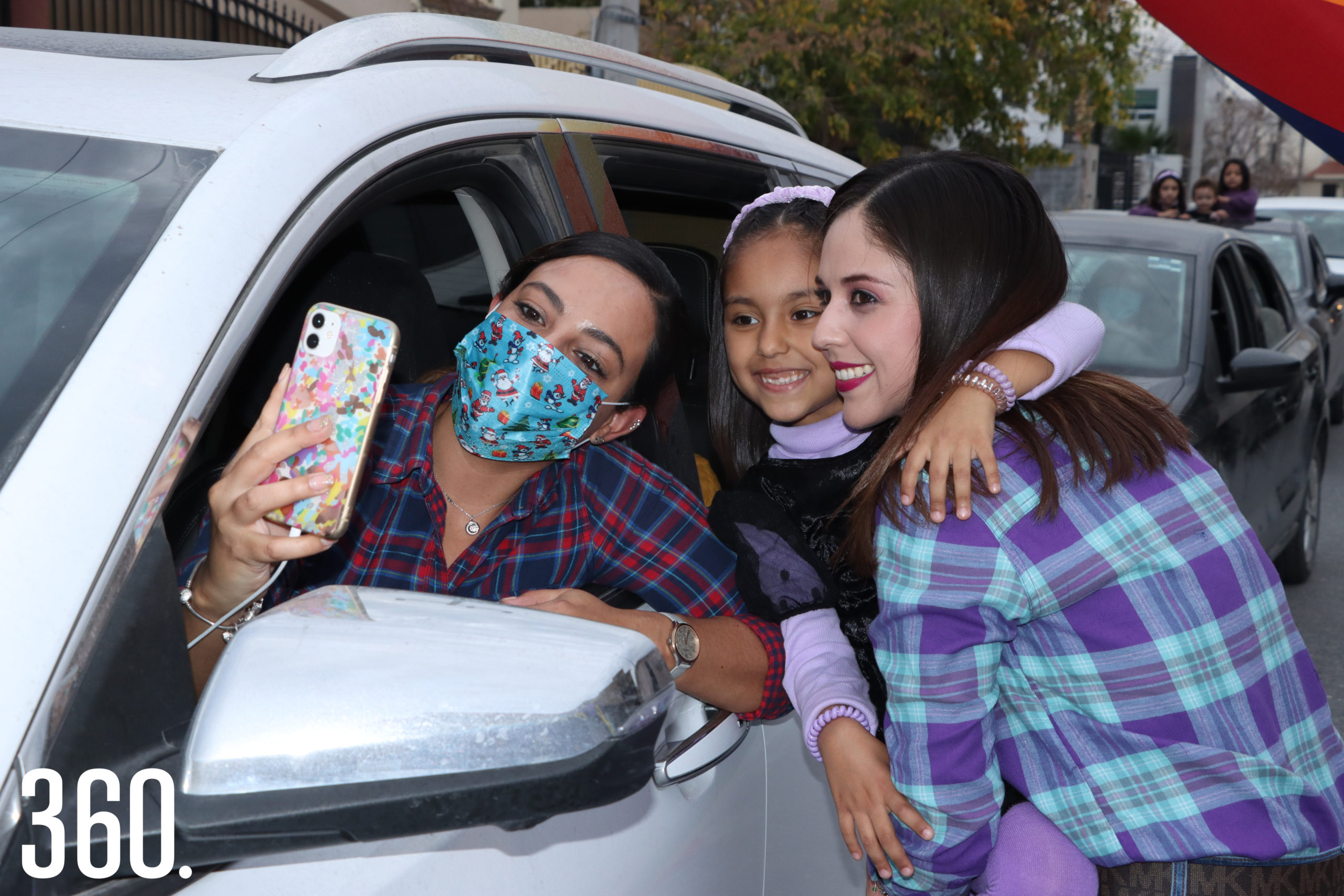 Cynthia Sánchez tomó la selfie con Marijosé y su mamá Marissa Cardoso Escareño.12f. Nicolás Torres.