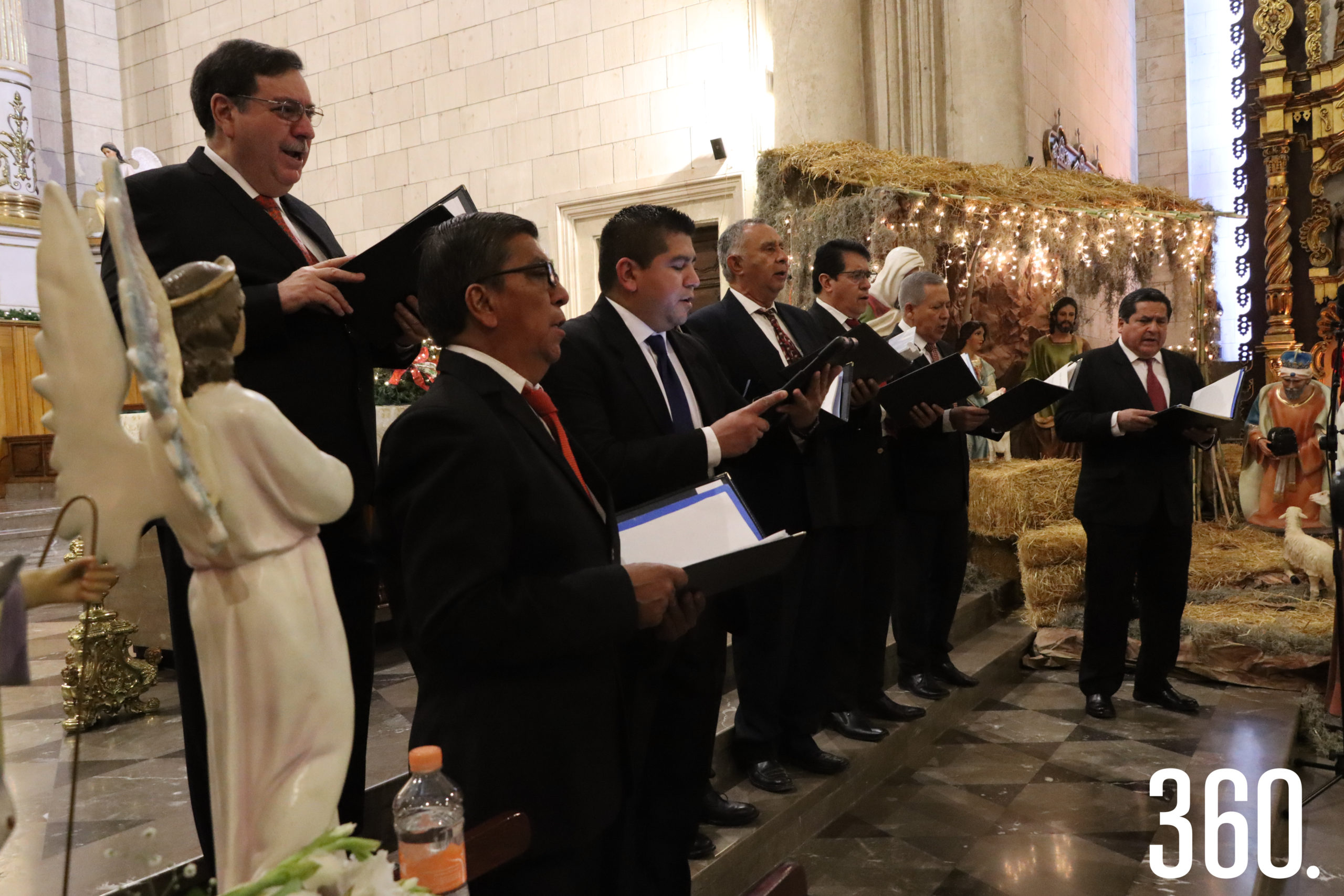 Los integrantes del Coro Centenario celebraron sus 58 años con su tradicional concierto navideño.