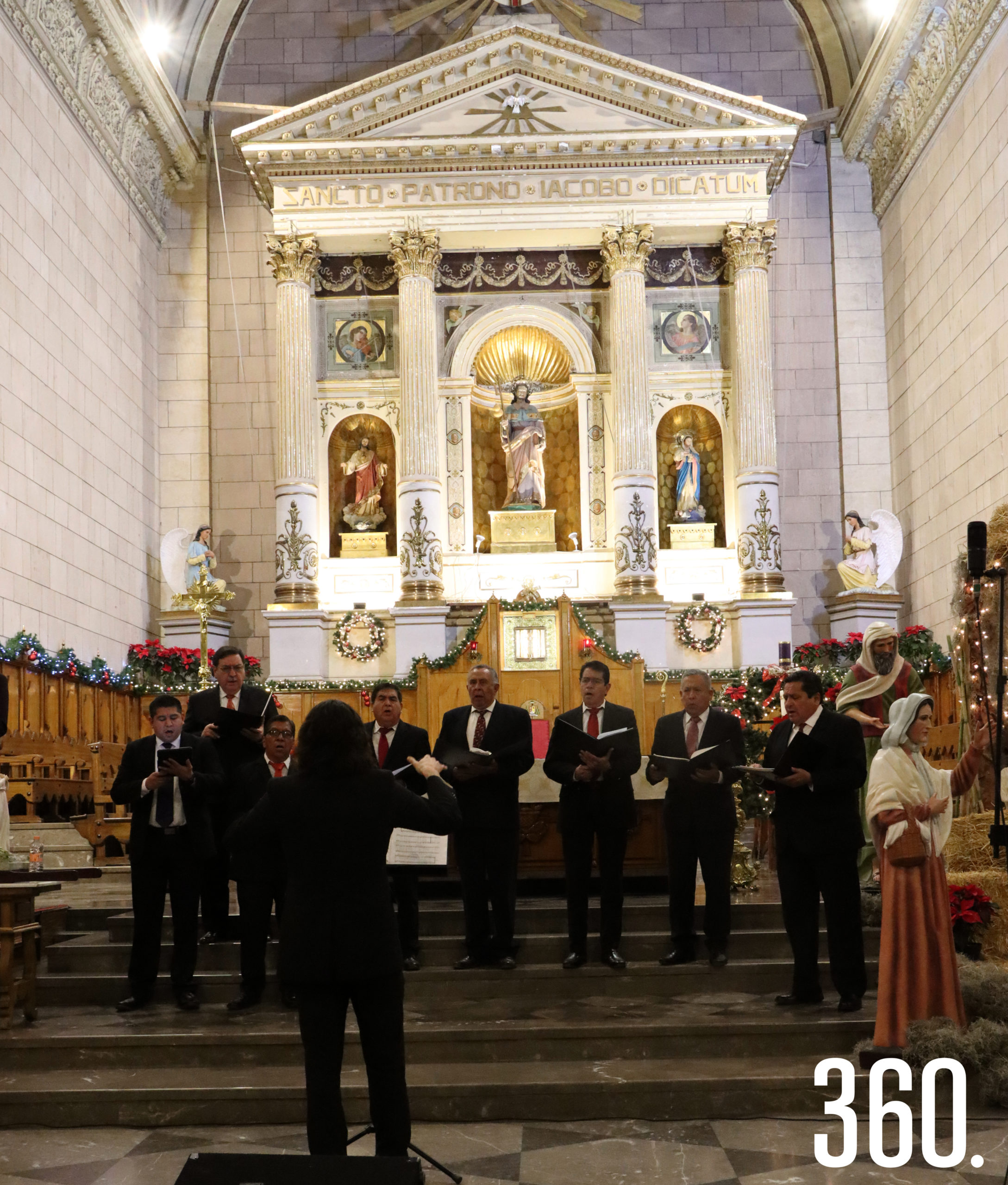 Los integrantes del Coro Centenario celebraron sus 58 años con su tradicional concierto navideño.
