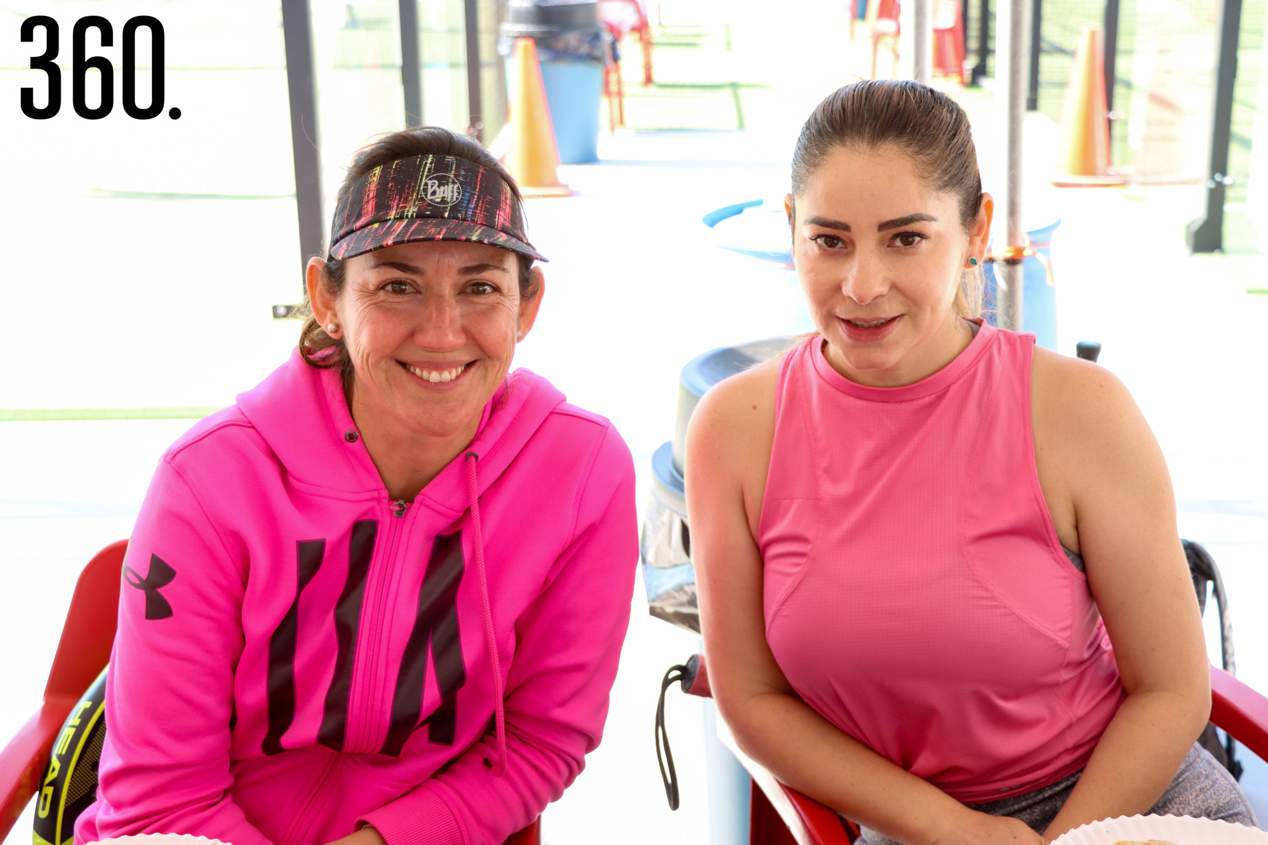 Adriana Sánchez y Mayela Flores.