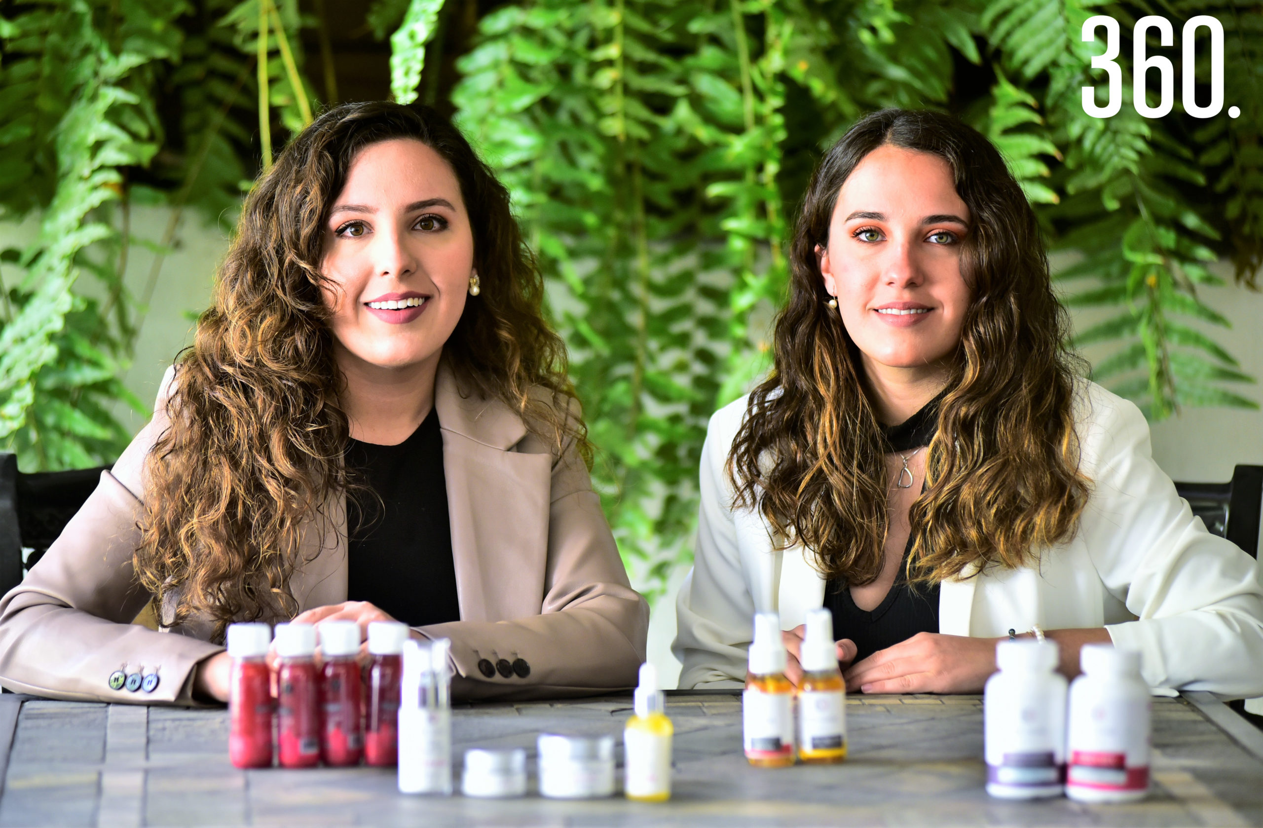 Eloísa y Daniela (en la foto) son socias de Olga Sofía Durón y juntas abrieron La Lola Snack Bar y Deo-Ganá Herbolária.