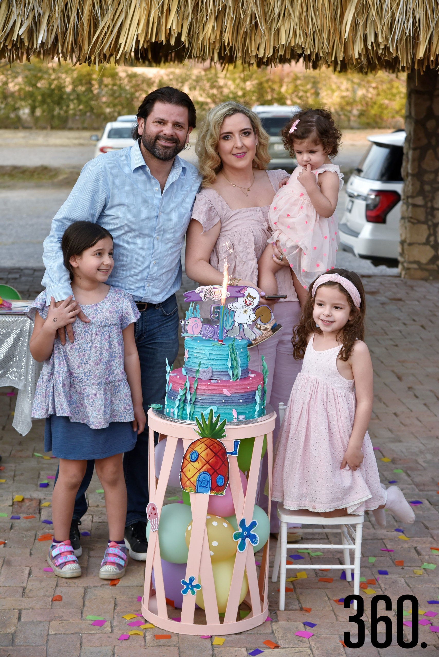 Romy Cruz Valdés con sus hermanas Luciana, Mariale y sus papás Romy Valdés y Alejandro Cruz.