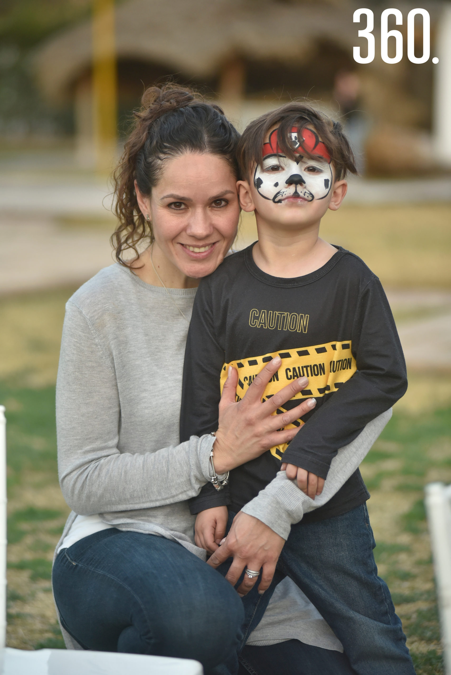 Gaby Montemayor de Castillo y Ian Castillo.