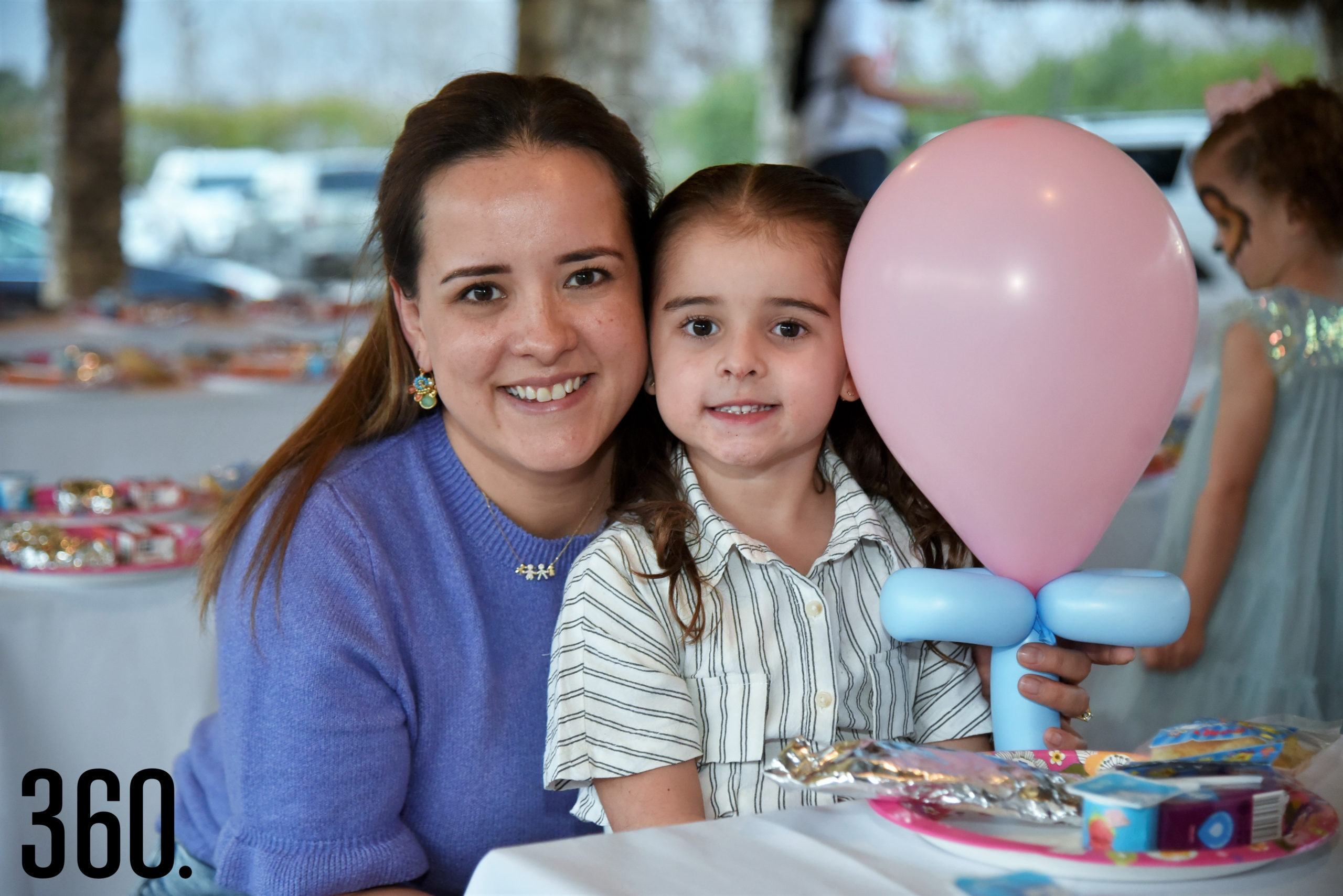 Liliana Mitre y Regina Recio.