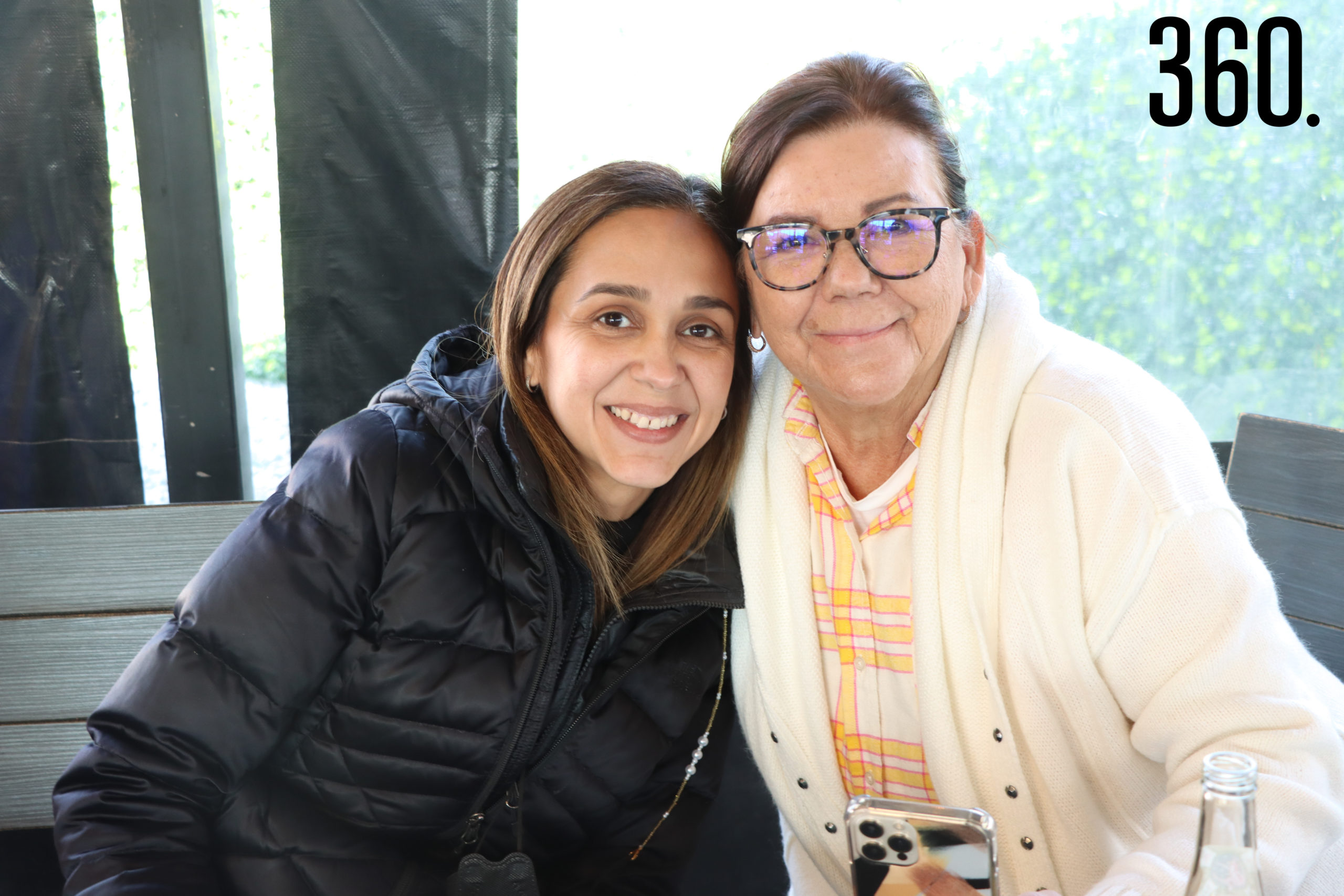 Elsa Salinas y Ana Bravo.