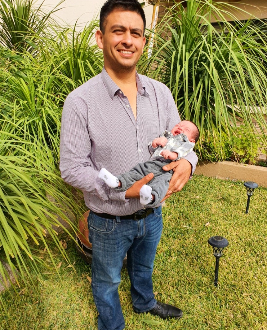 Con su papá.