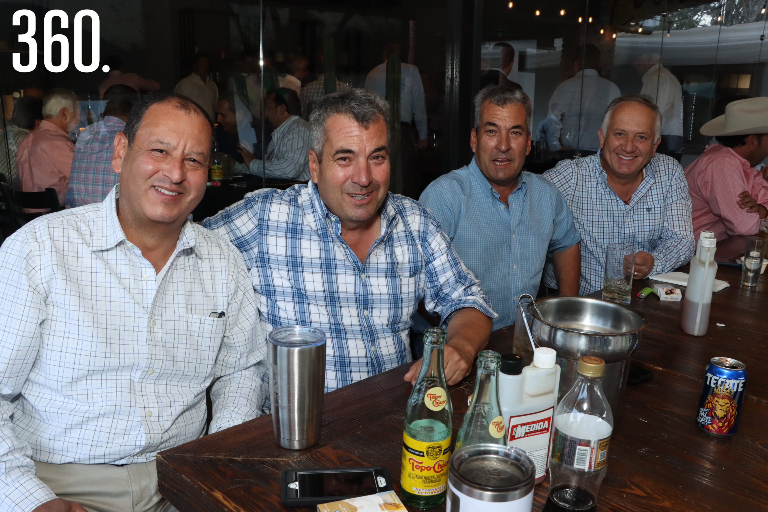 Salvador Burciaga, Roberto y Carlos Cantú acompañados por Carlos Lara.