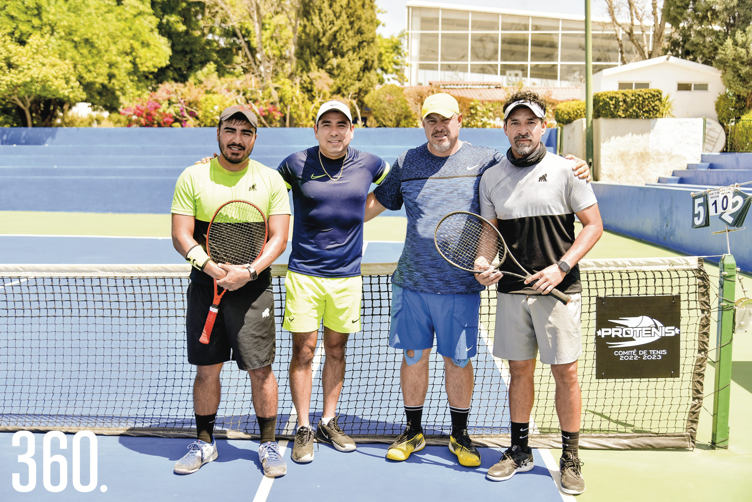 Ganadores del primer lugar Ángel Trinidad y Mario de León junto al segundo lugar Isidoro García y Octavio Enríquez.