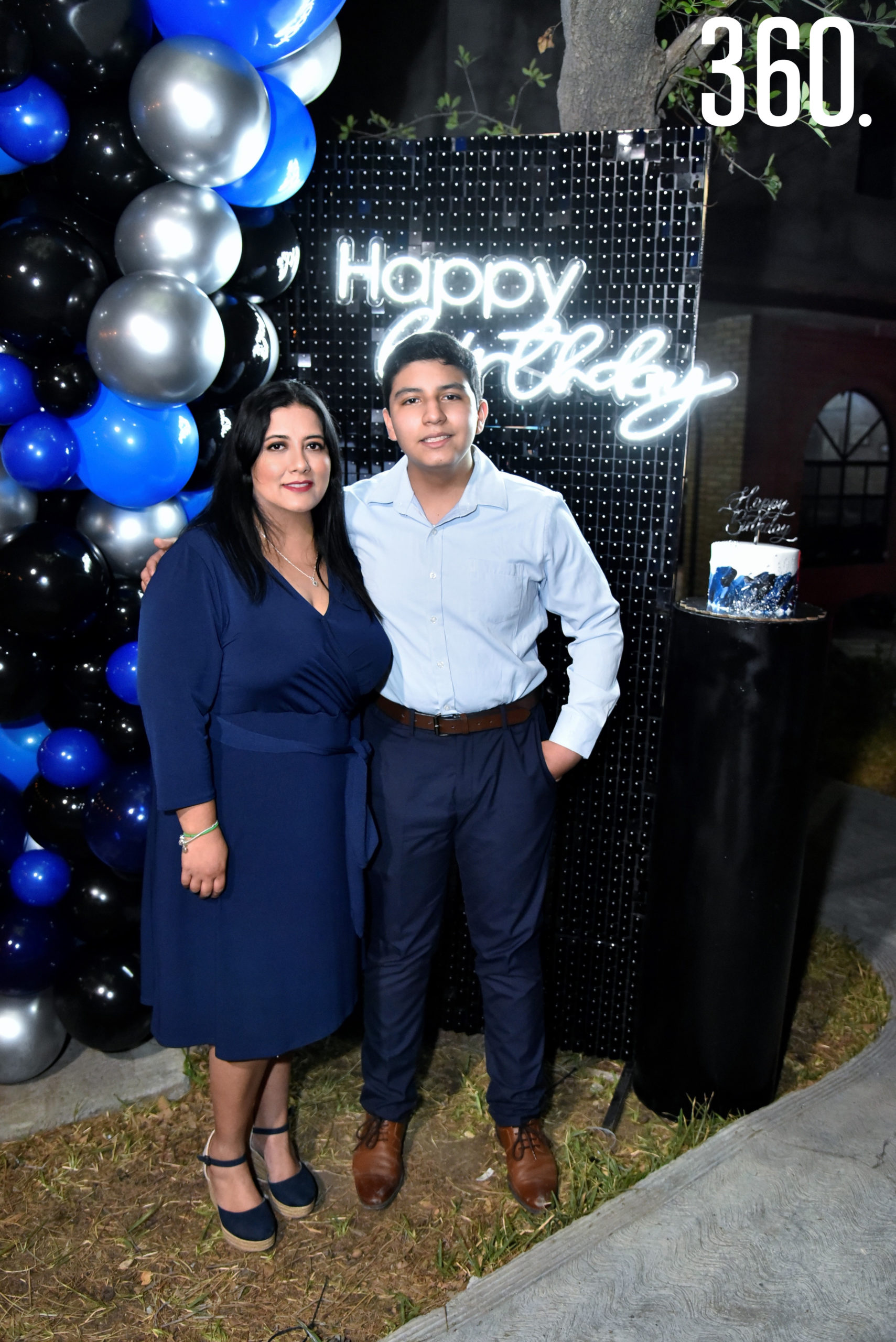 Francisco Salas con su mamá, Norma Salas.