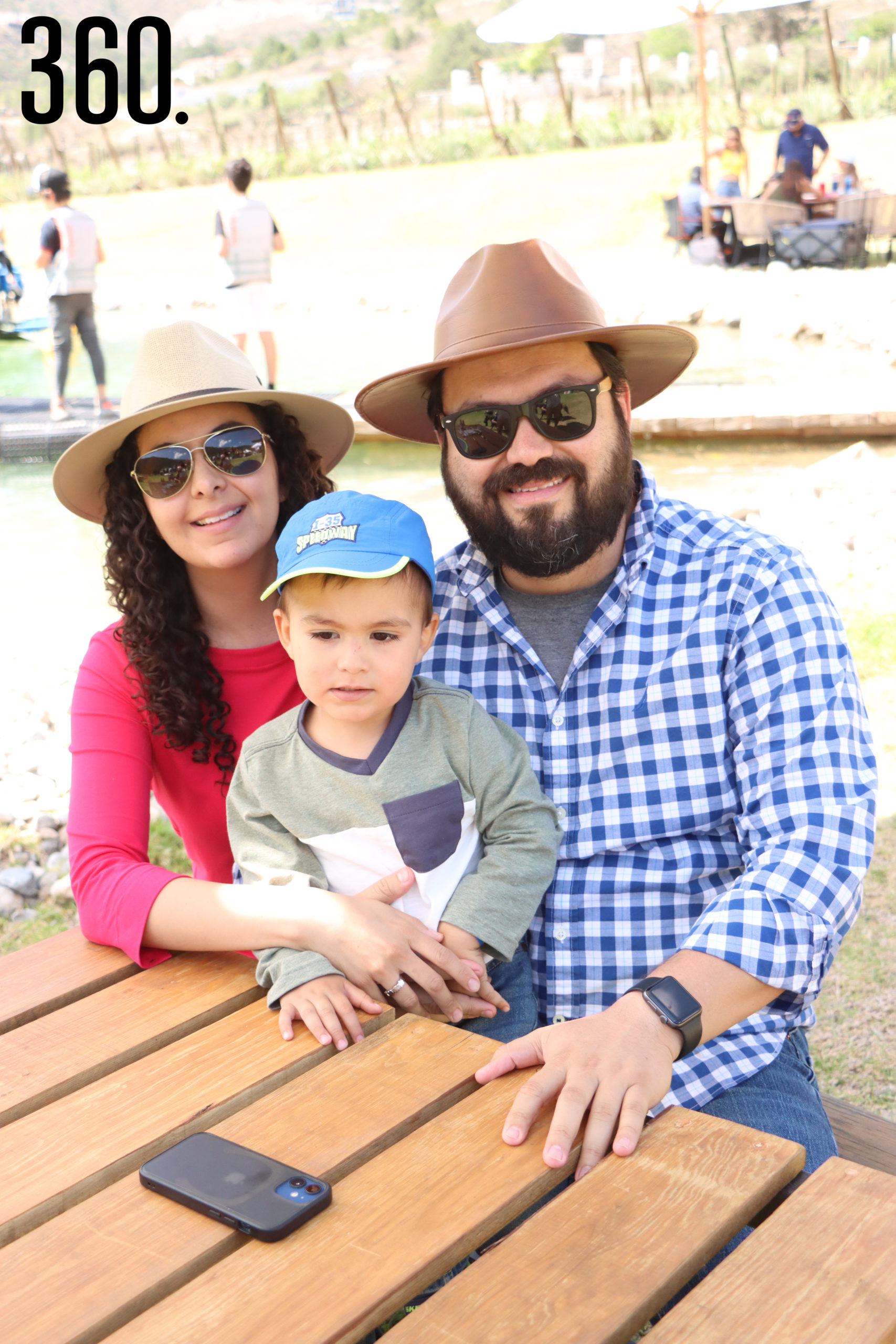 Nancy Córdova, Rodrigo y Ramiro Maltos.