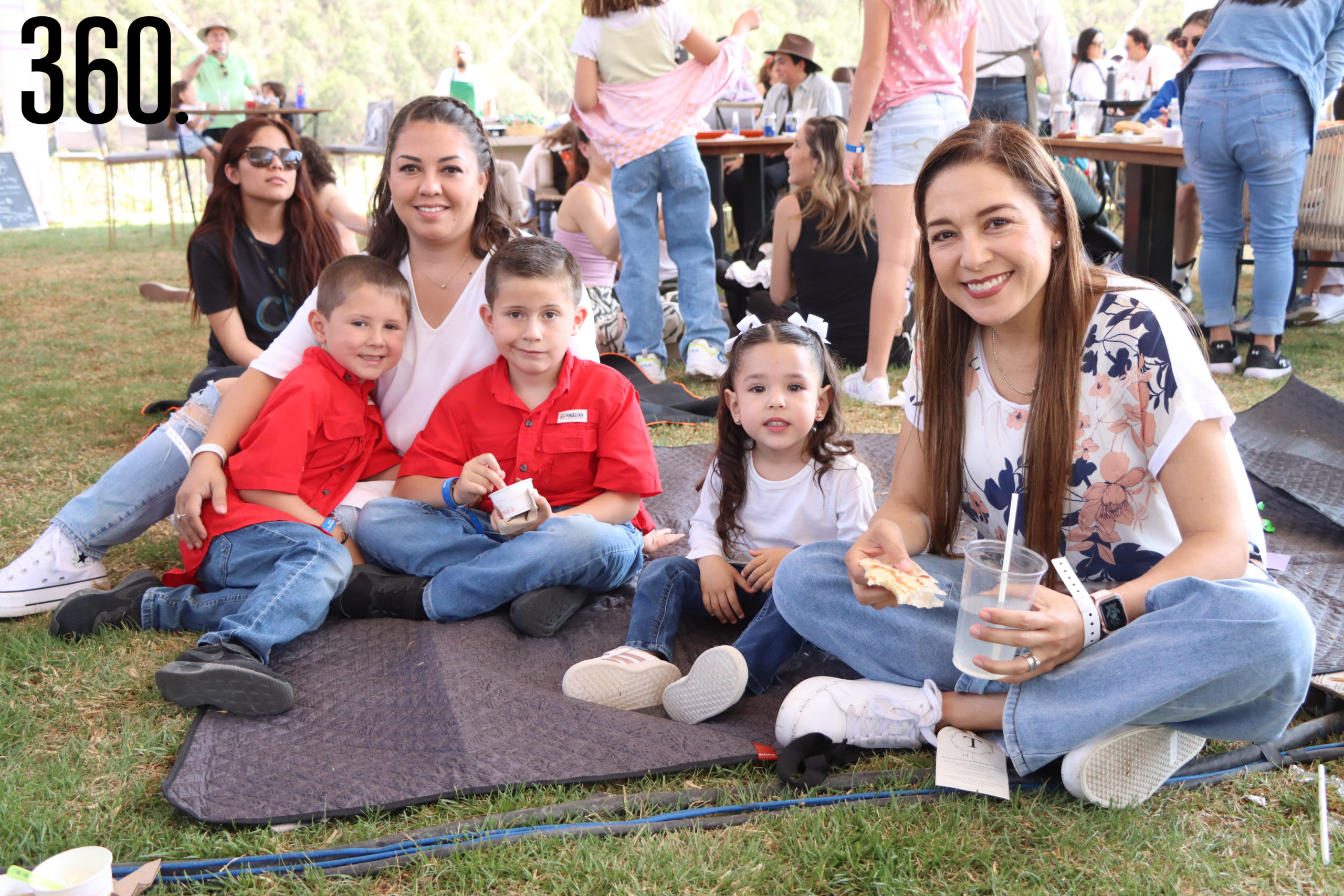 Lizet Martínez, Emilio y Hernán Guajardo, Laura Verduzco y Natalia Torres.