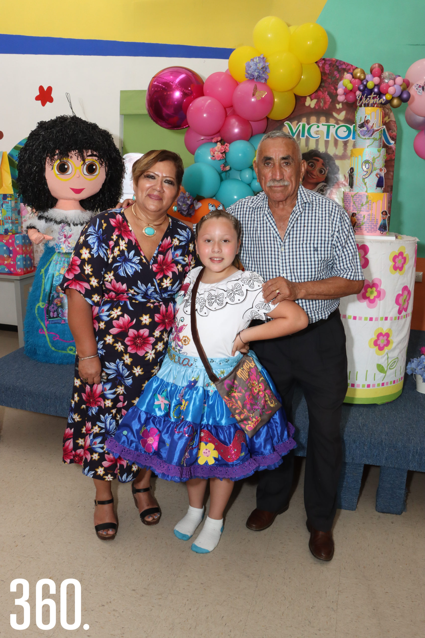 Blanca Nelly Gómez, Victoria Betancourt Esquivel y Mario Cazares.