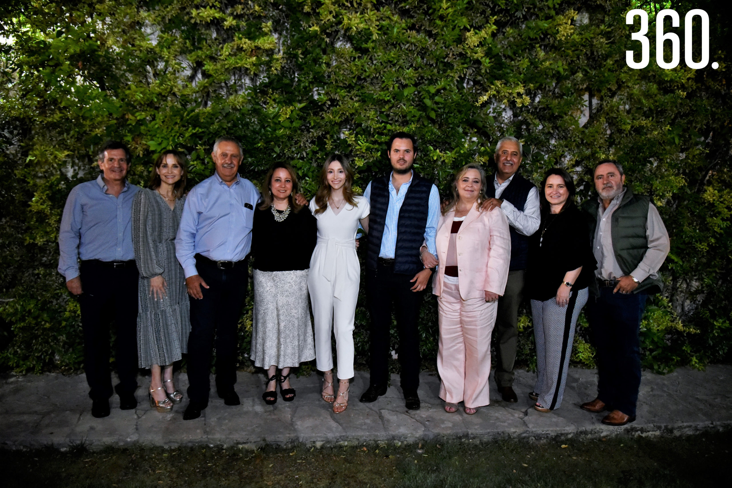 Manuel González, María Hortencia Lómeli, Leonardo Dávila, Mini Blanco, Valeria González, Hernán Dávila, Patricia Randall, Gustavo Dávila, Luisa Soto y Carlos Dávila.