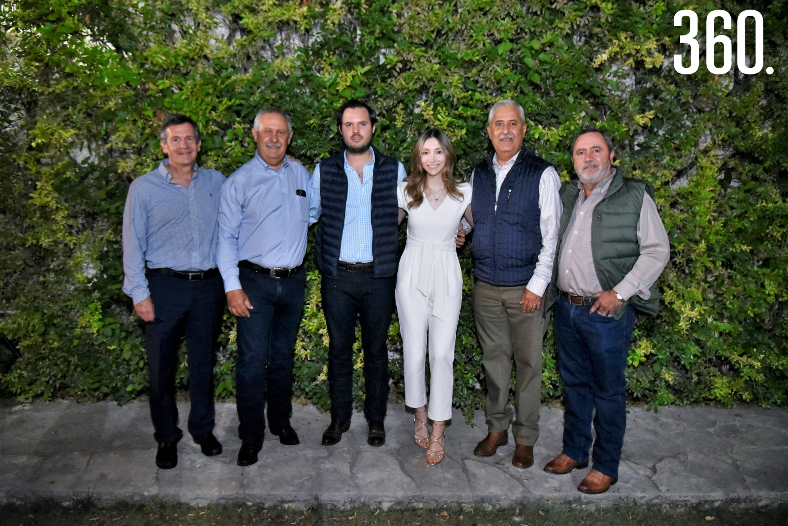 Manuel González, Leonardo Dávila, Hernán Dávila, Valeria González, Gustavo Dávila y Carlos Dávila.