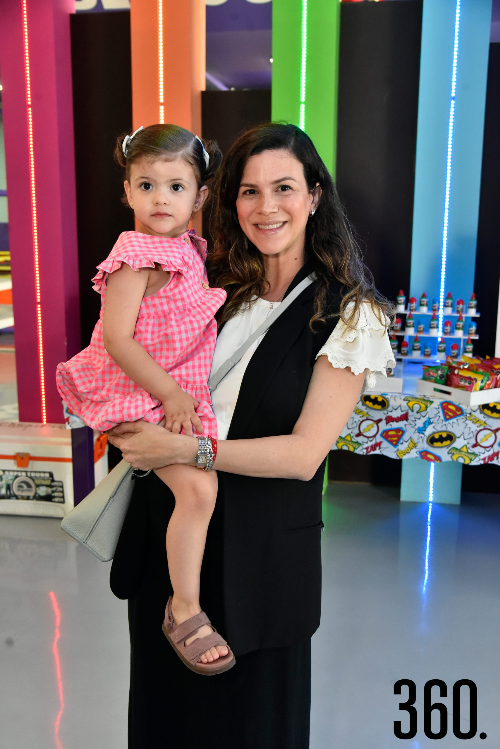 Regina Santoscoy y Mariana Ayala.