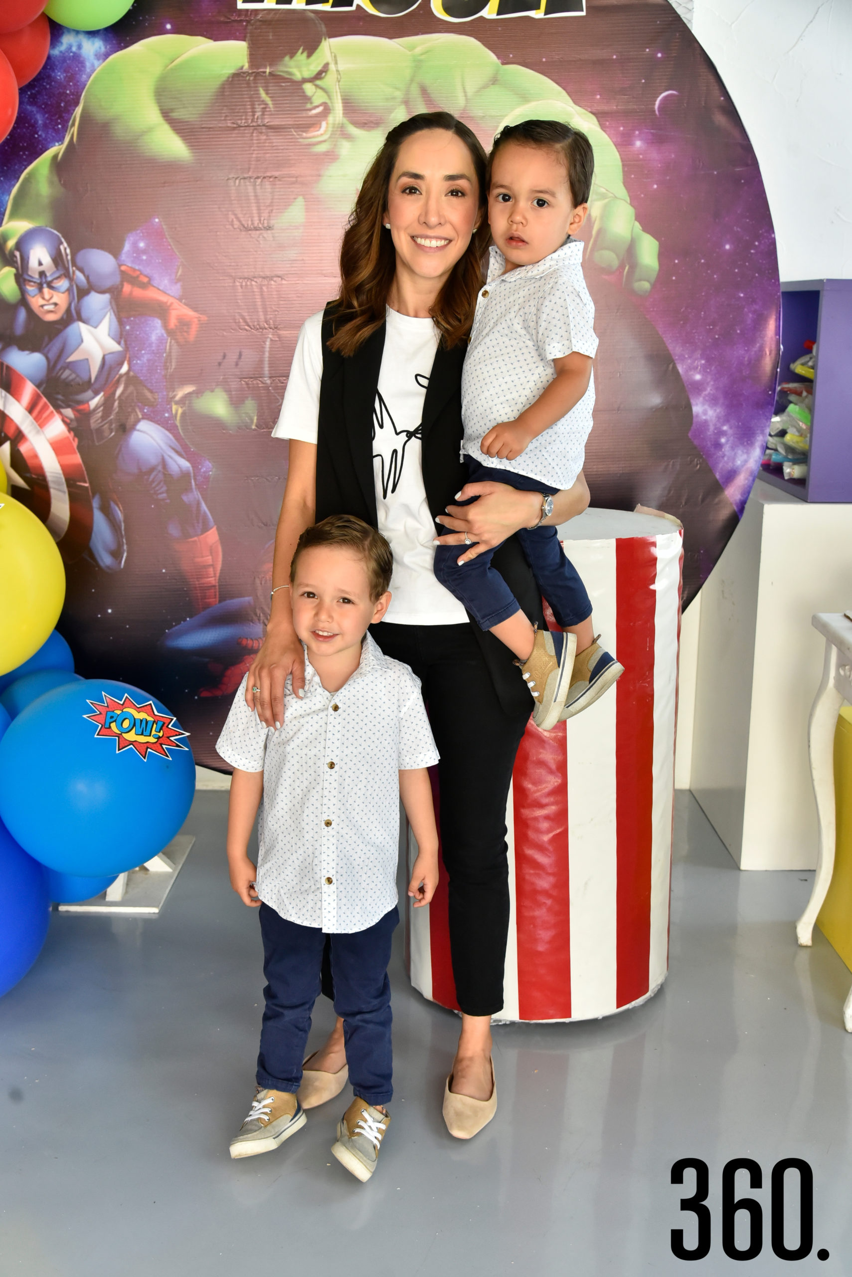 Miriam Luna con sus hijos Alejandro y Braulio López Luna.