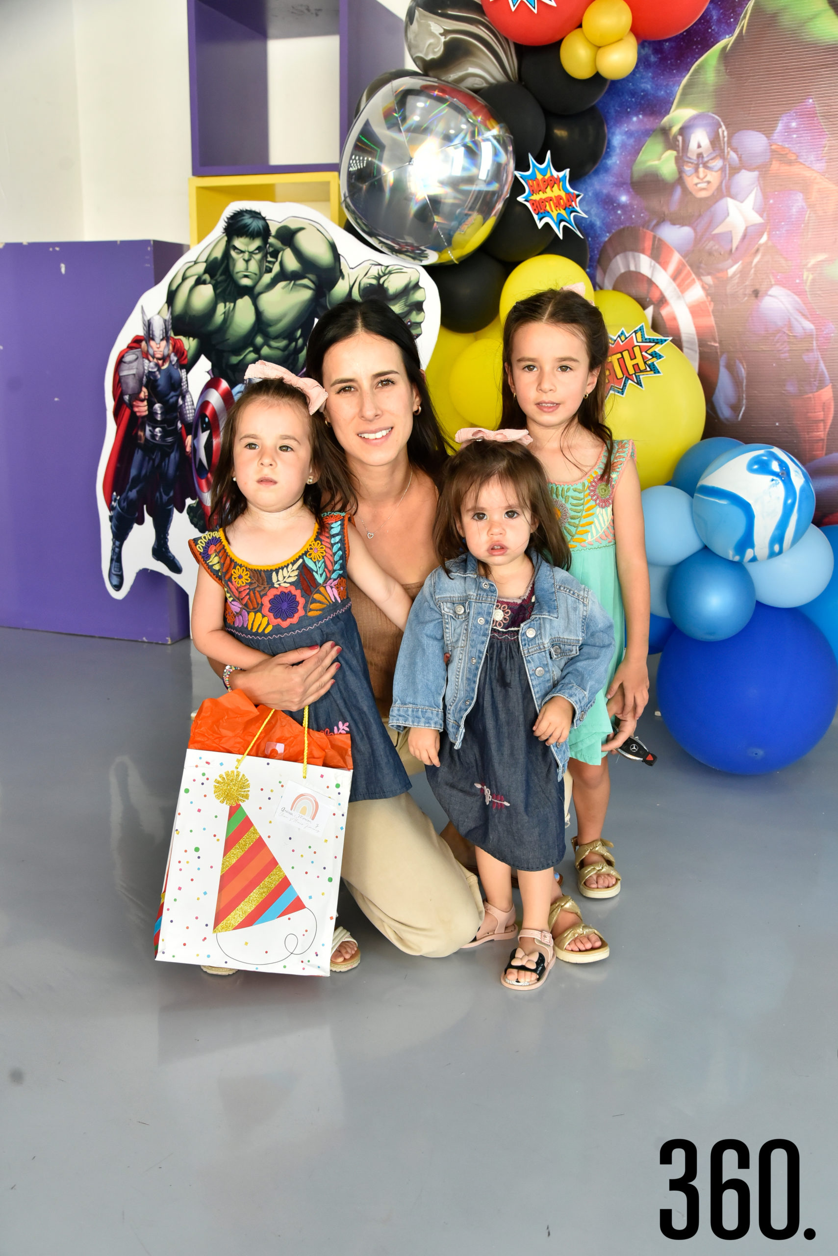 Andrea Jiménez con sus hijas Marian, Andrea y Elena.