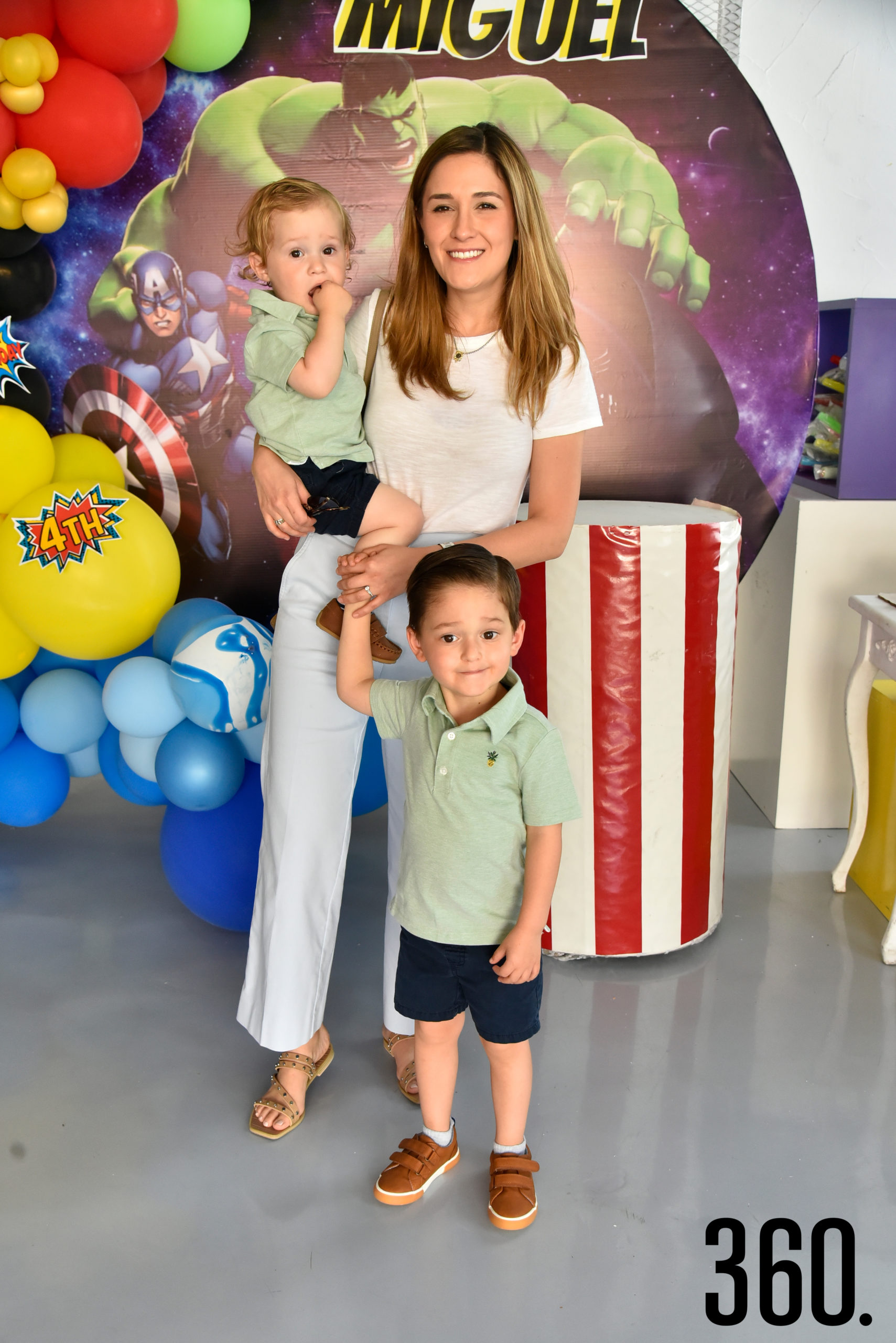 Sofía Molina con sus hijos Nicolás y Luis Arizpe Molina.